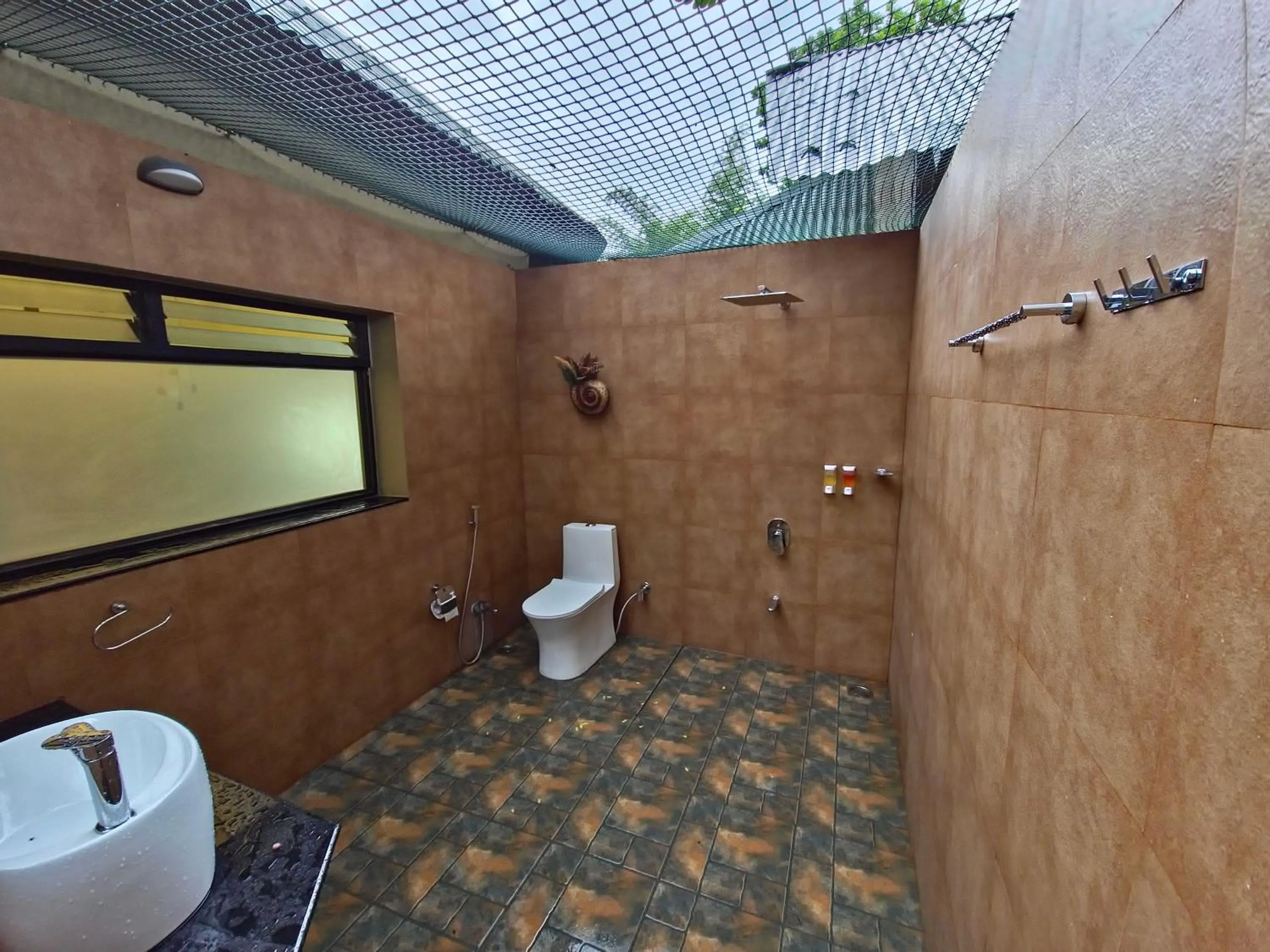 Toilet in Tathastu Bandhavgarh