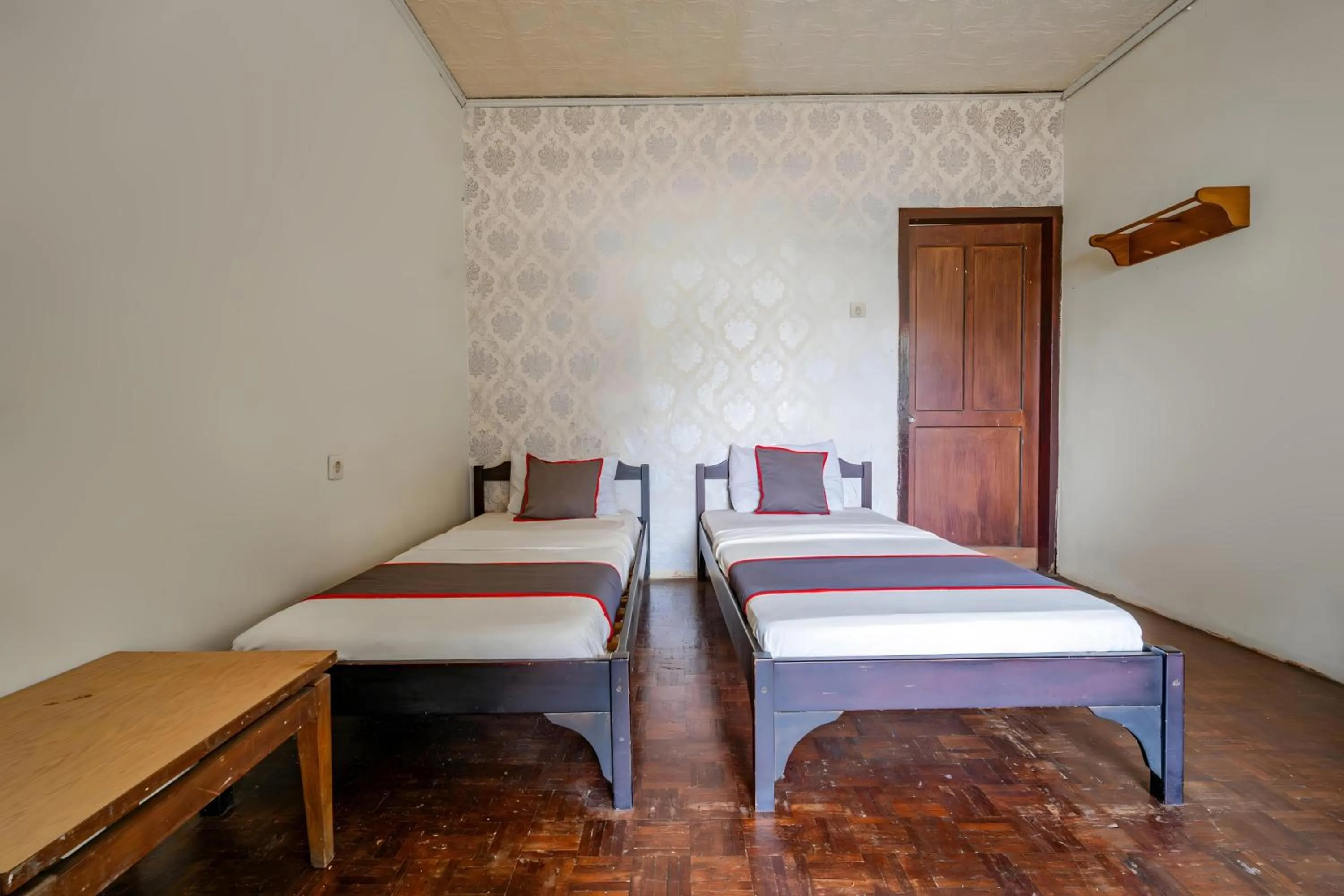 Bedroom, Bed in Capital O 93733 Hotel Linggarjati Kuningan