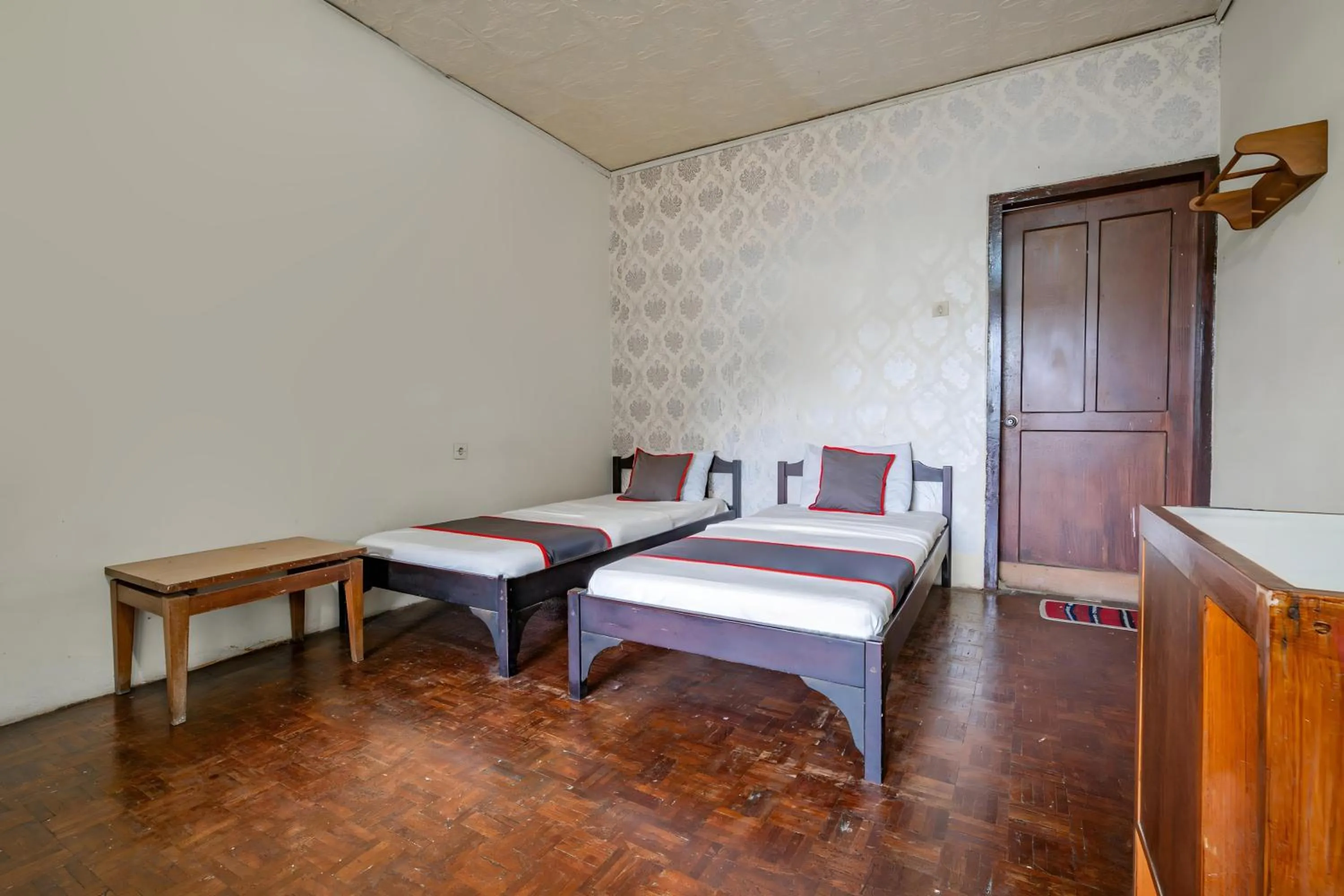 Bedroom, Bed in Capital O 93733 Hotel Linggarjati Kuningan