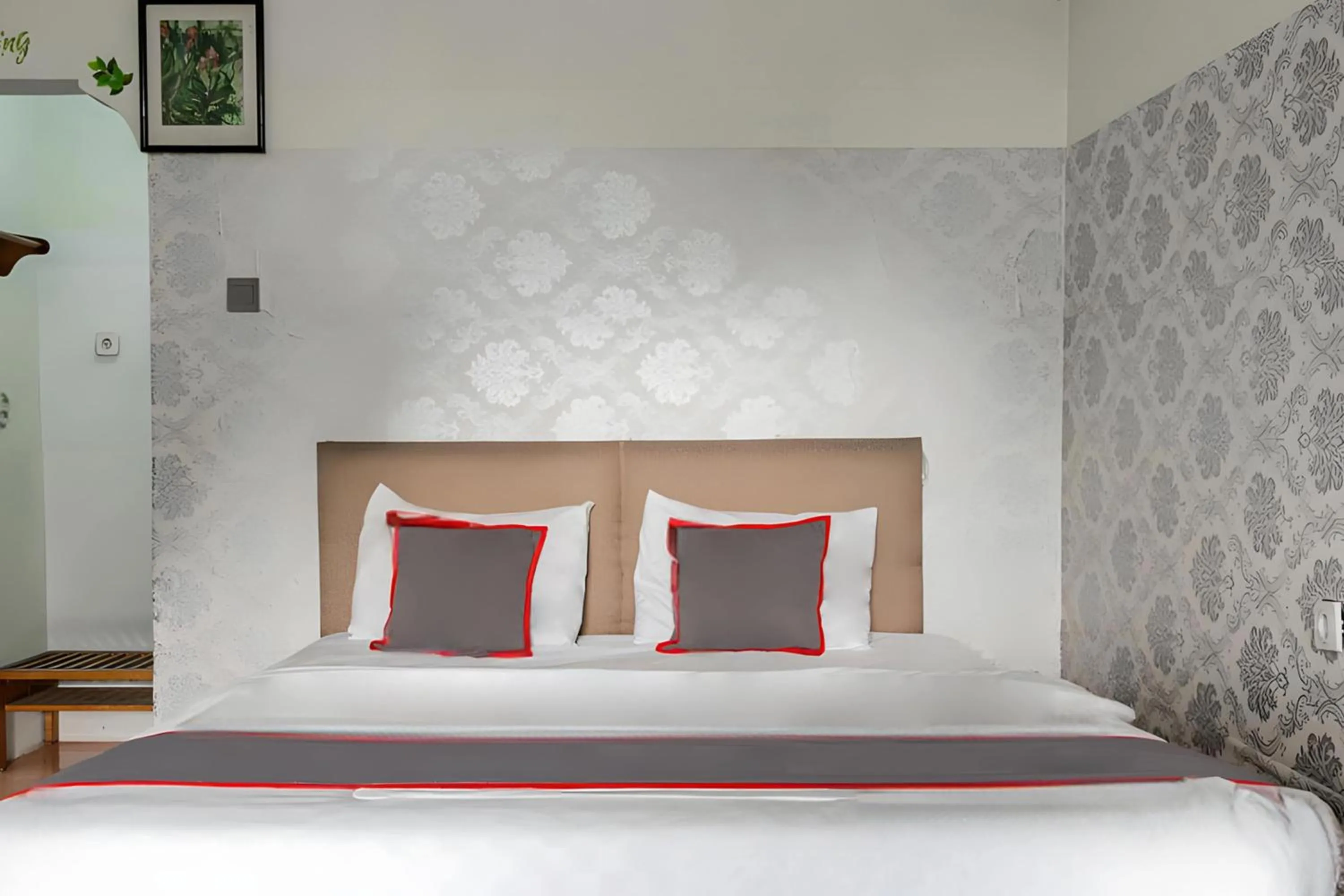 Bedroom, Bed in Capital O 93733 Hotel Linggarjati Kuningan