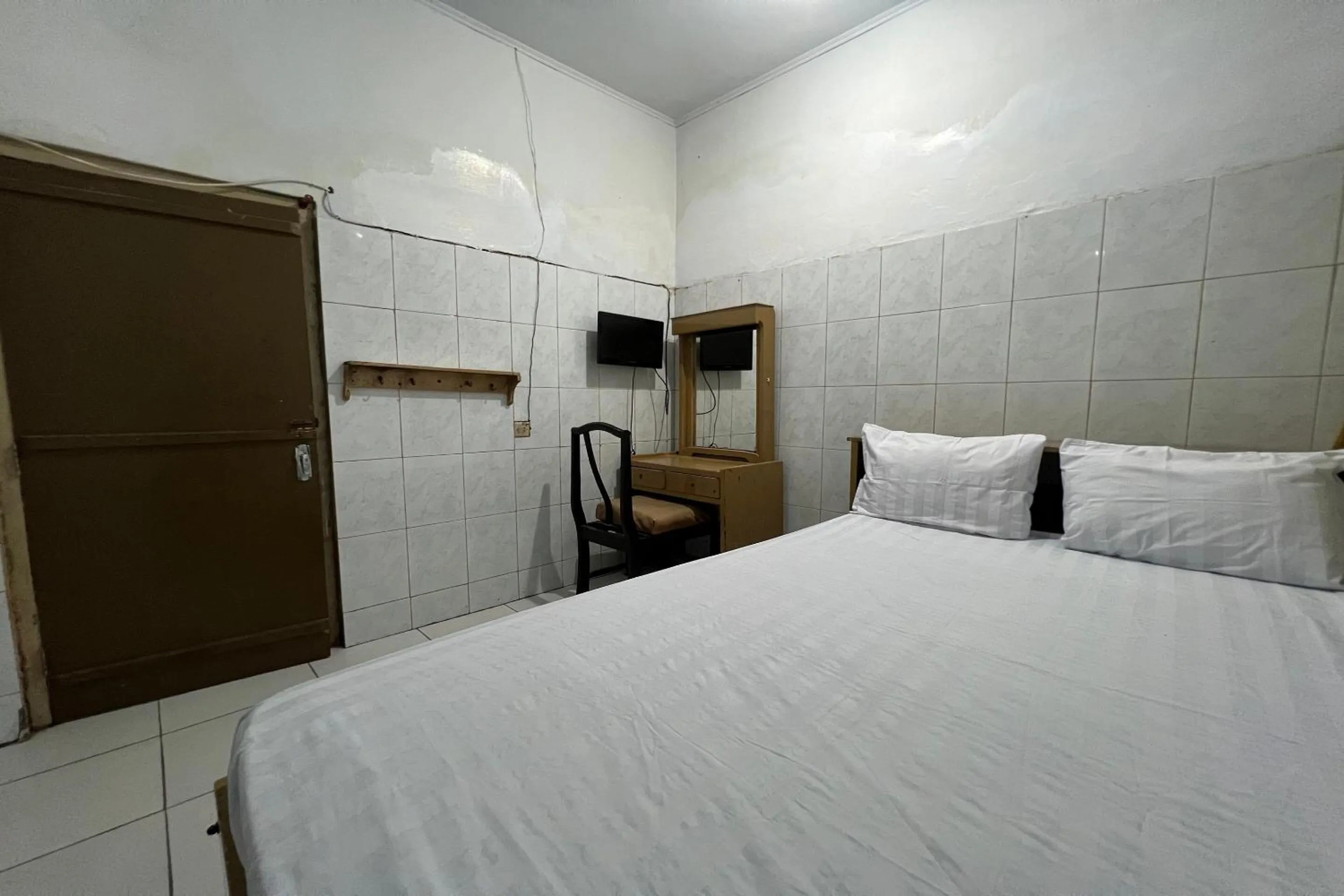 Bedroom, Bed in Hotel O Rafira Losmen NearYani Heahlerr