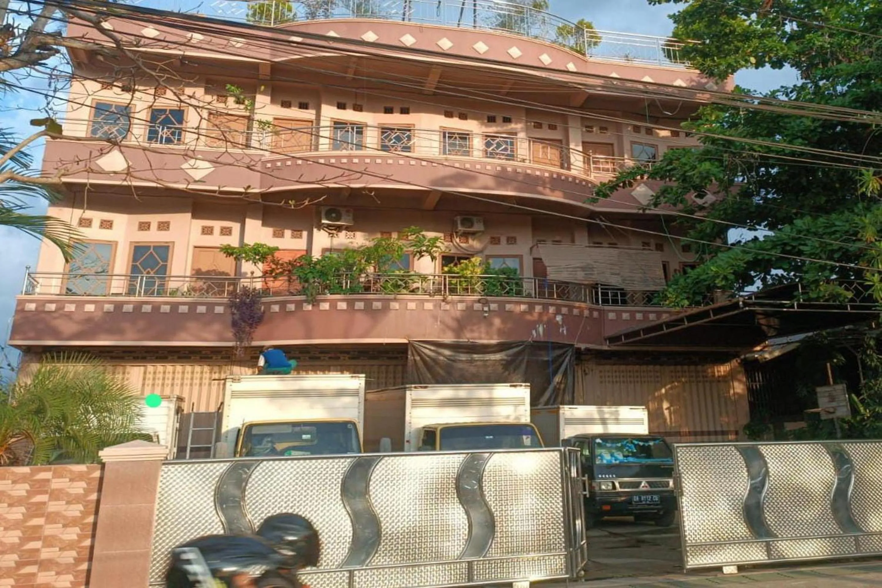 Facade/entrance in Hotel O Rafira Losmen NearYani Heahlerr