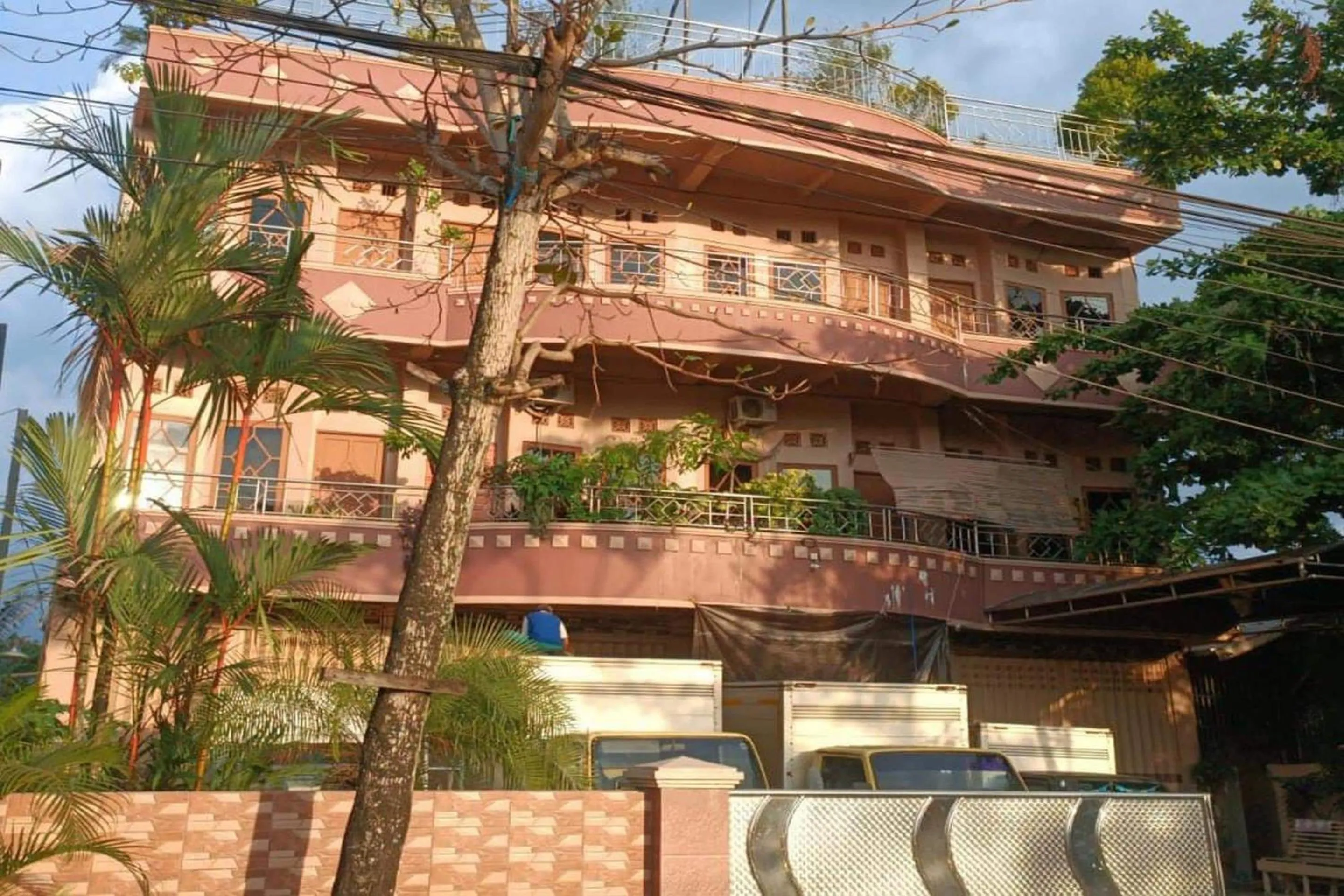 Facade/entrance in Hotel O Rafira Losmen NearYani Heahlerr