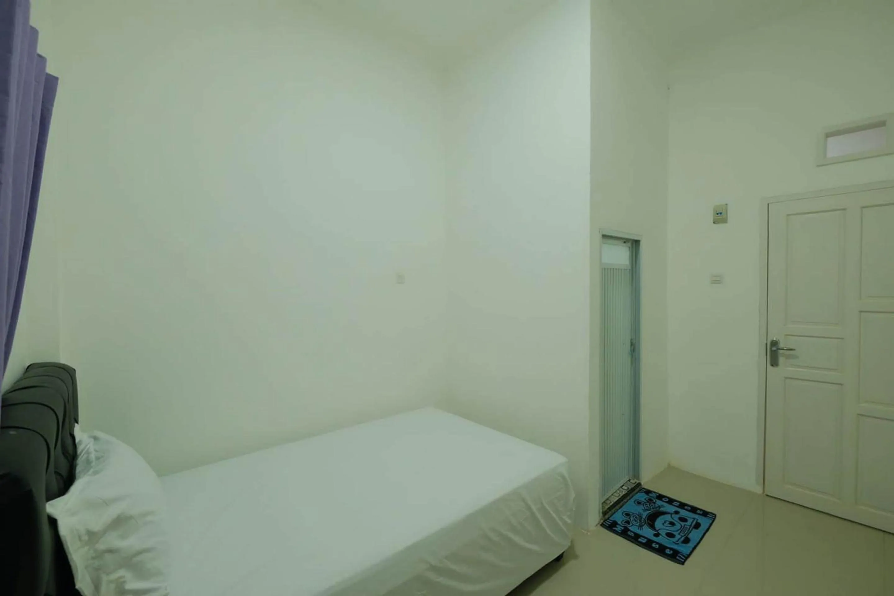 Bedroom, Bed in OYO 93756 Qq Kost Near Pantai Kebesaran Beach