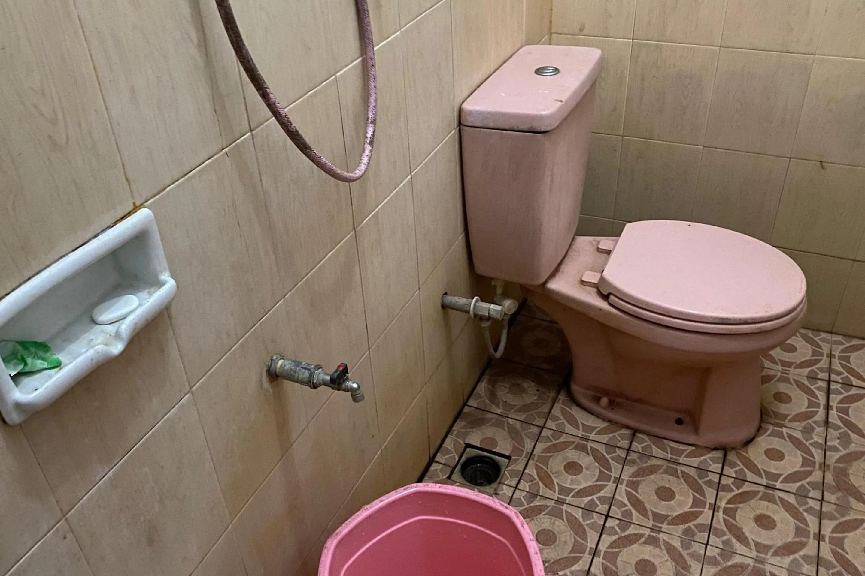 Bathroom in OYO 93757 Rasya Homestay Near SD Negeri 6 Mataram