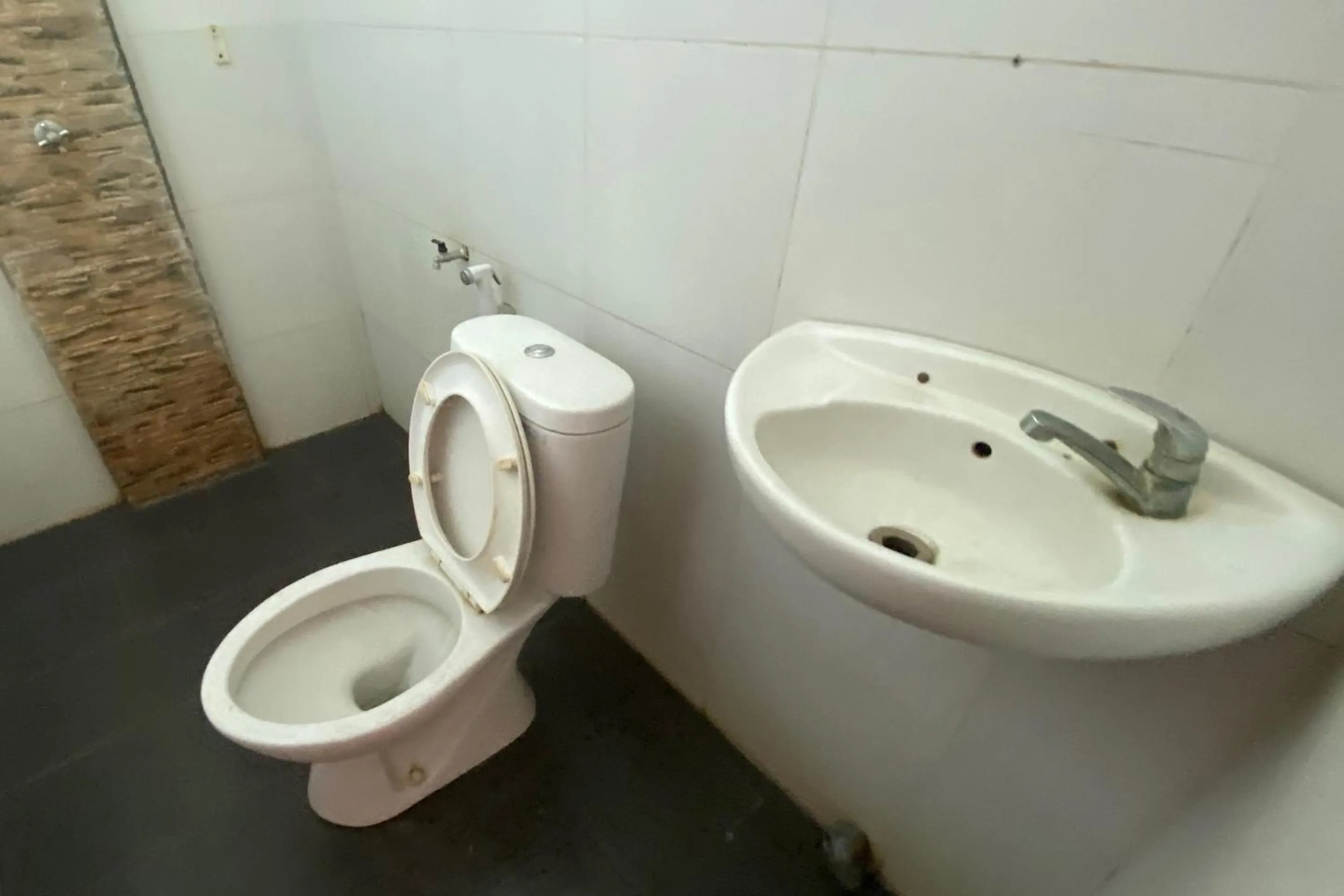 Bathroom in Hotel O Lembah Sriti Homestay Near Sirkuit Motor Cross Internasional 459 Lantan