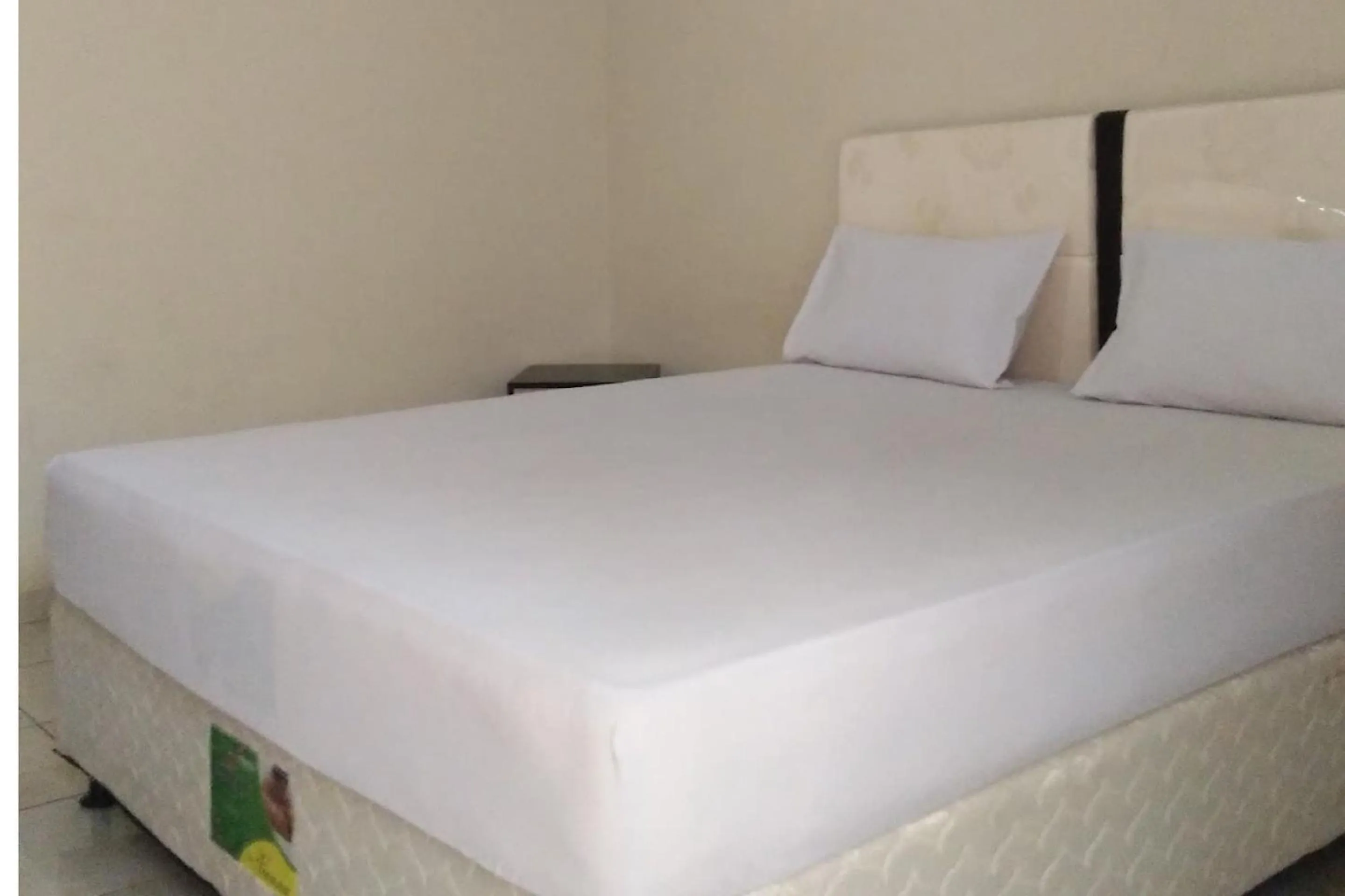 Bedroom, Bed in Hotel O Lembah Sriti Homestay Near Sirkuit Motor Cross Internasional 459 Lantan