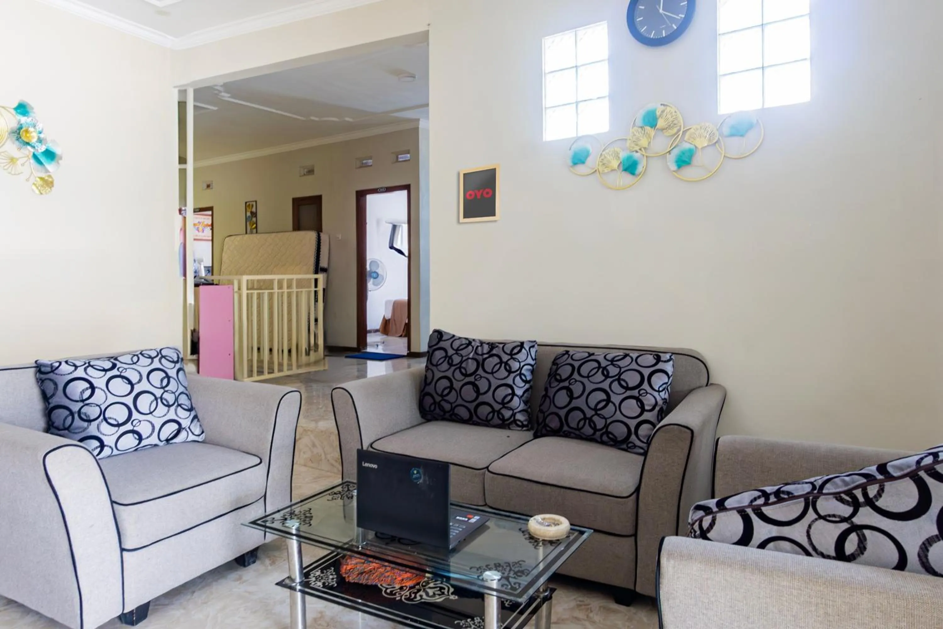 Lobby or reception in Hotel O Siwalanpanji Homestay Syariah