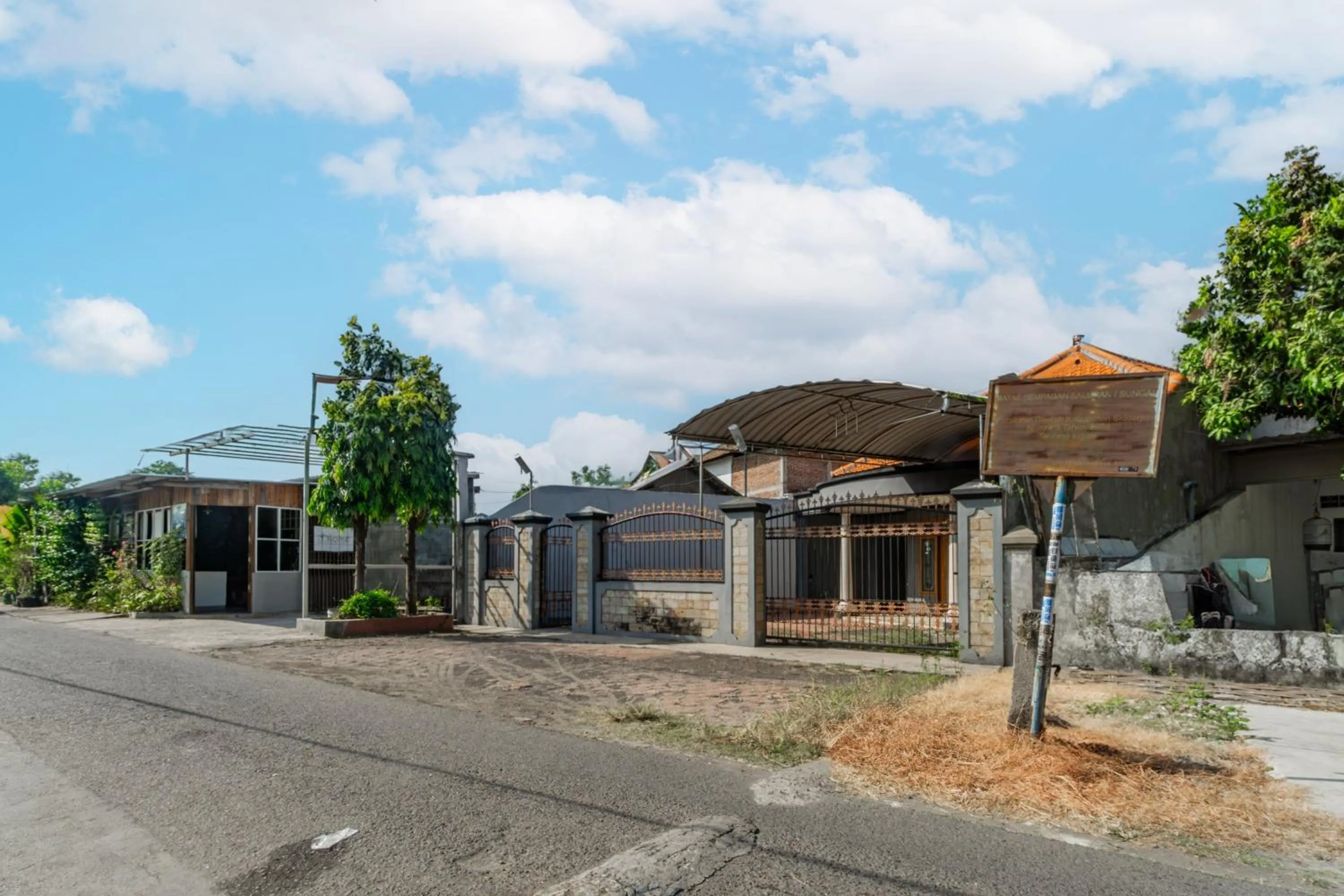 Facade/entrance in Hotel O Siwalanpanji Homestay Syariah