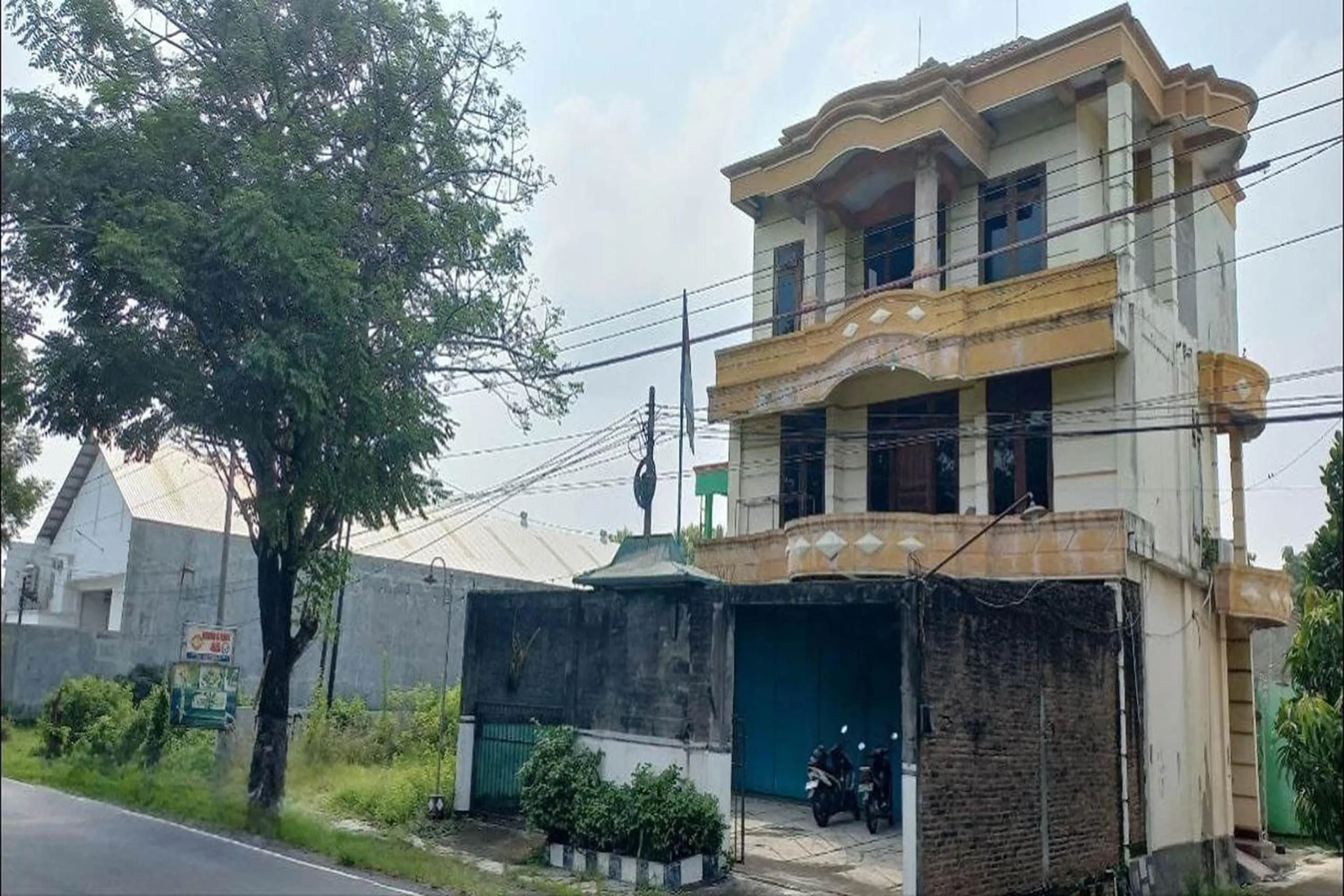 Facade/entrance in Hotel O Setia Budi Guest House 1