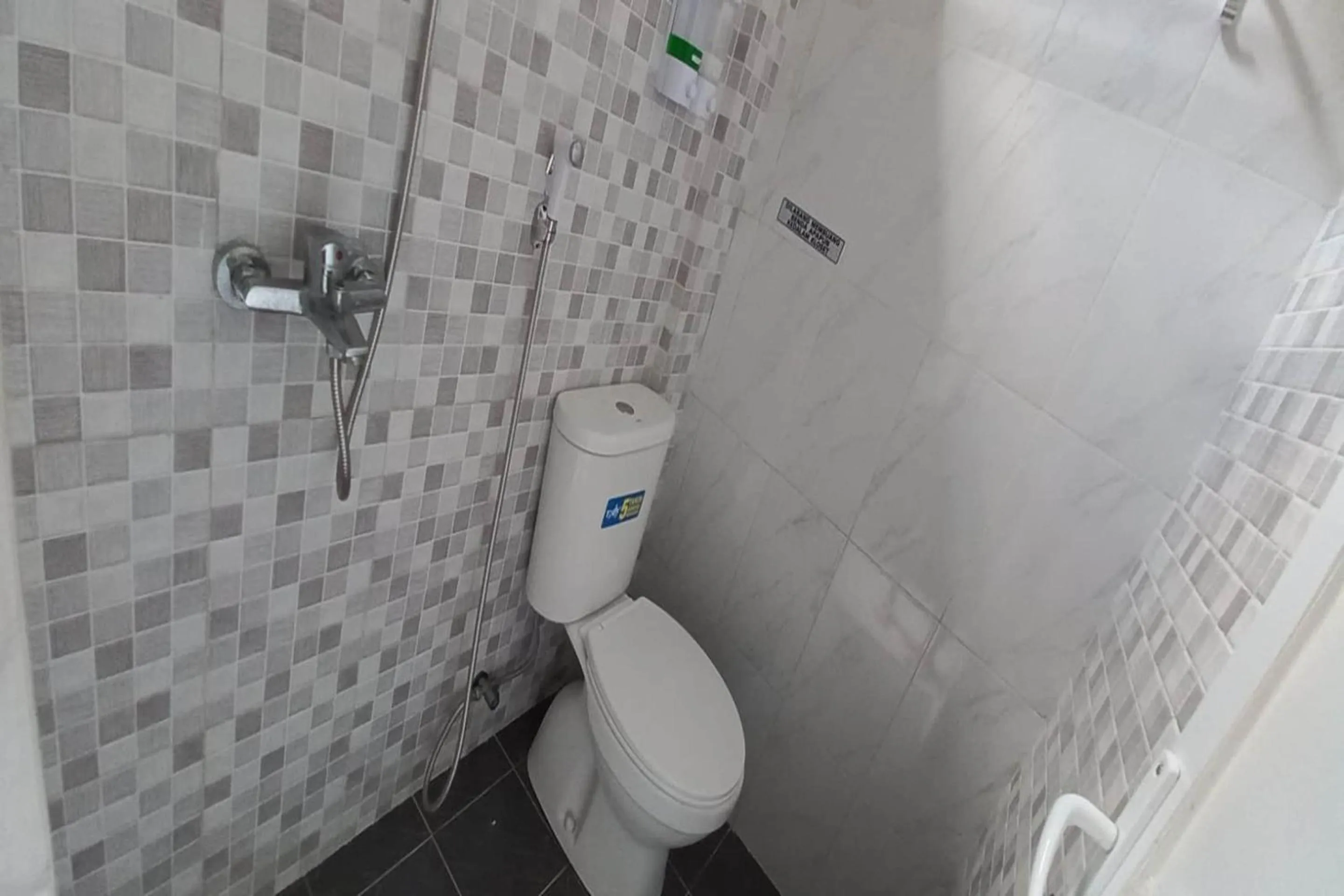 Bathroom in Hotel O Setia Budi Guest House 2