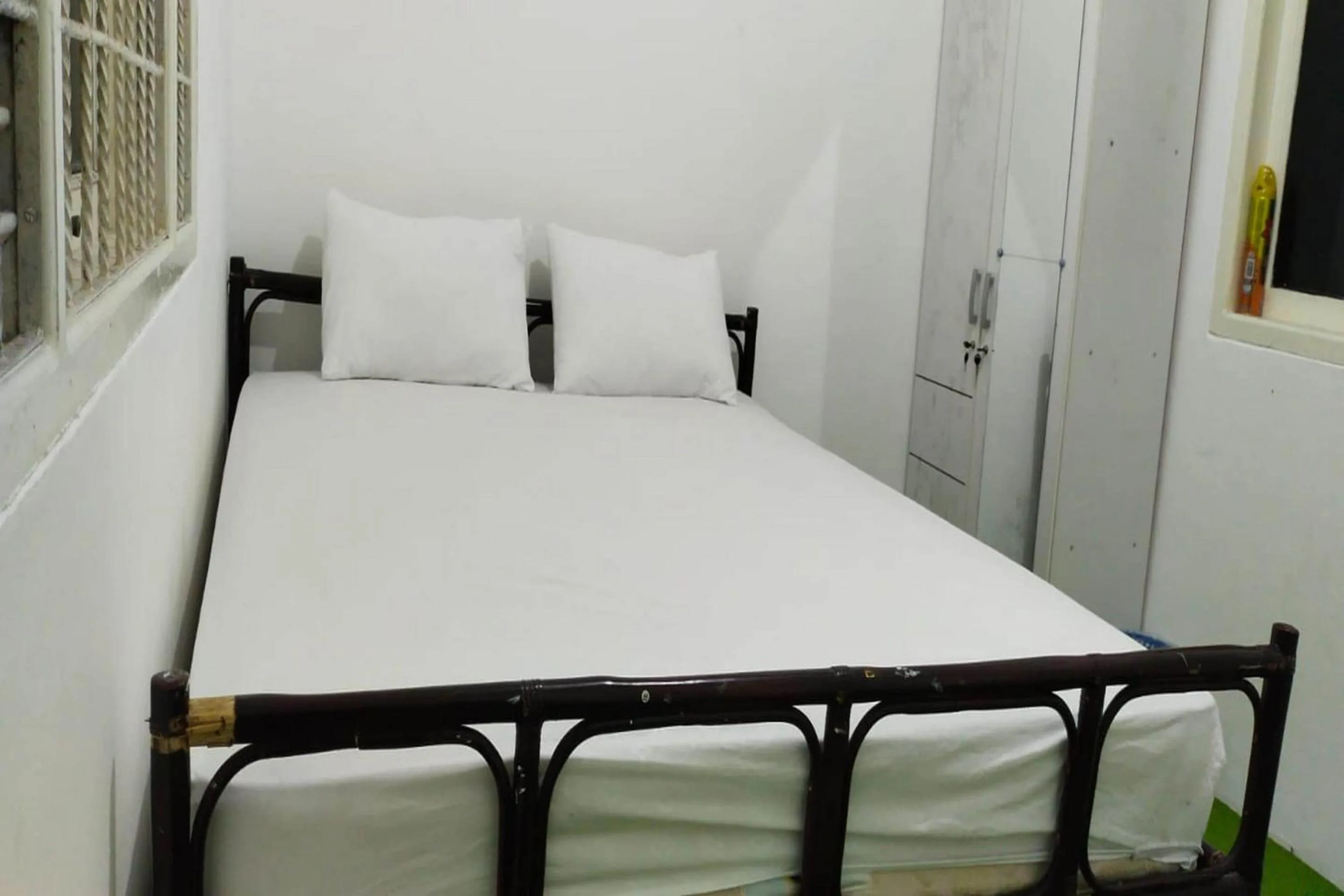 Bedroom, Bed in OYO 93774 Khaira Kos Dan PenginapanNearYani Heahlerr