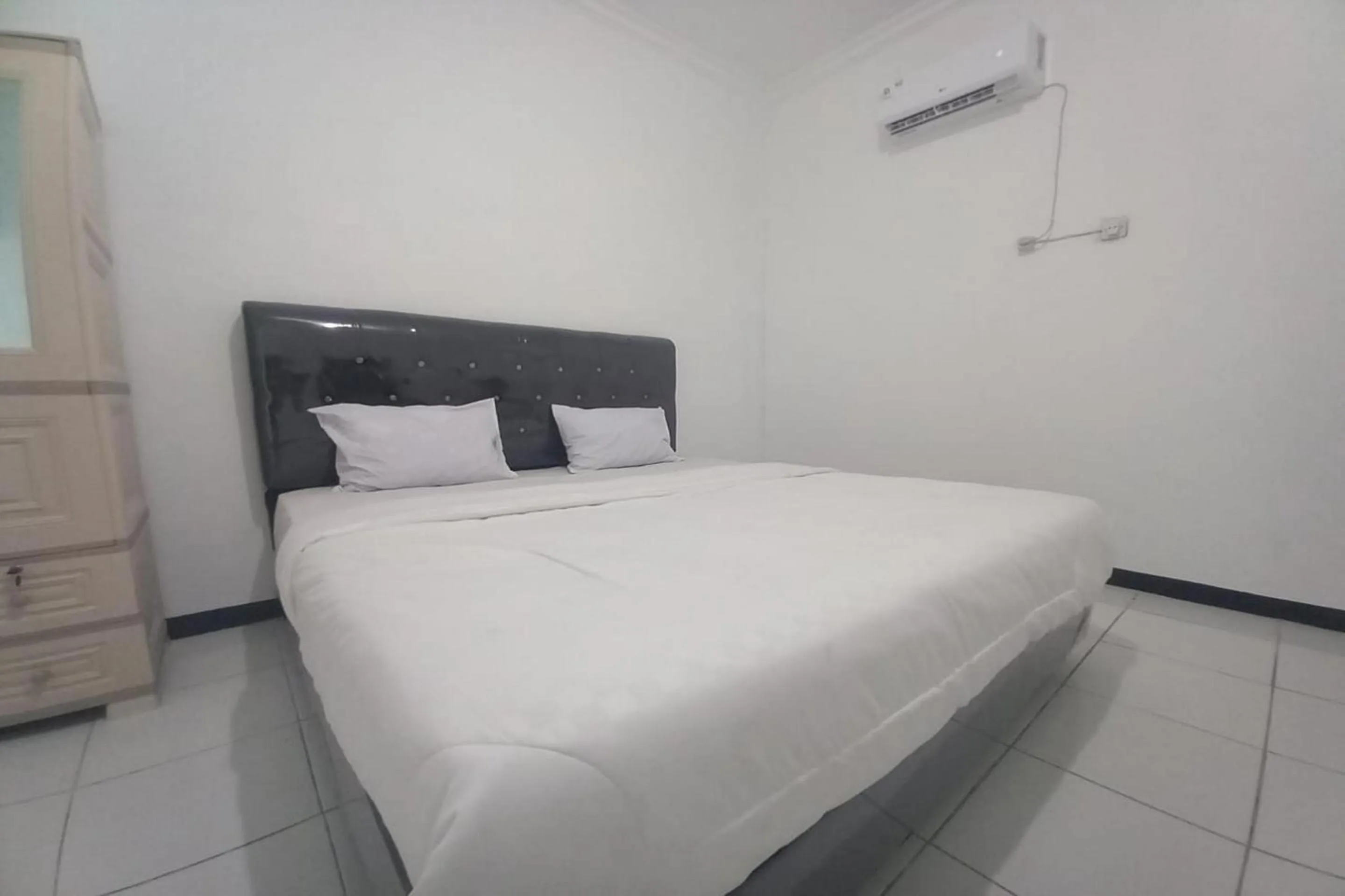 Bedroom, Bed in OYO 93774 Khaira Kos Dan PenginapanNearYani Heahlerr