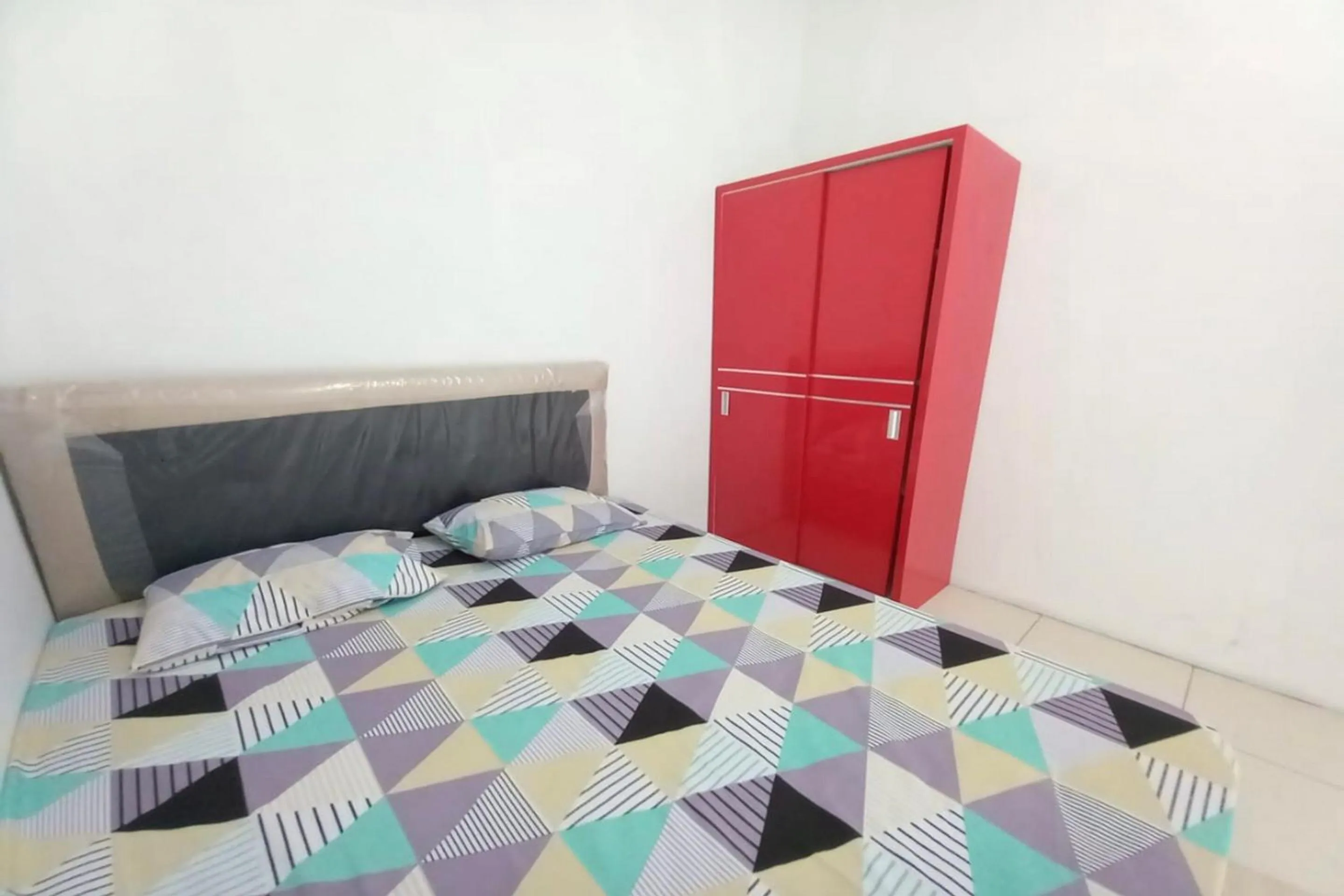 Bedroom, Bed in OYO 93774 Khaira Kos Dan PenginapanNearYani Heahlerr