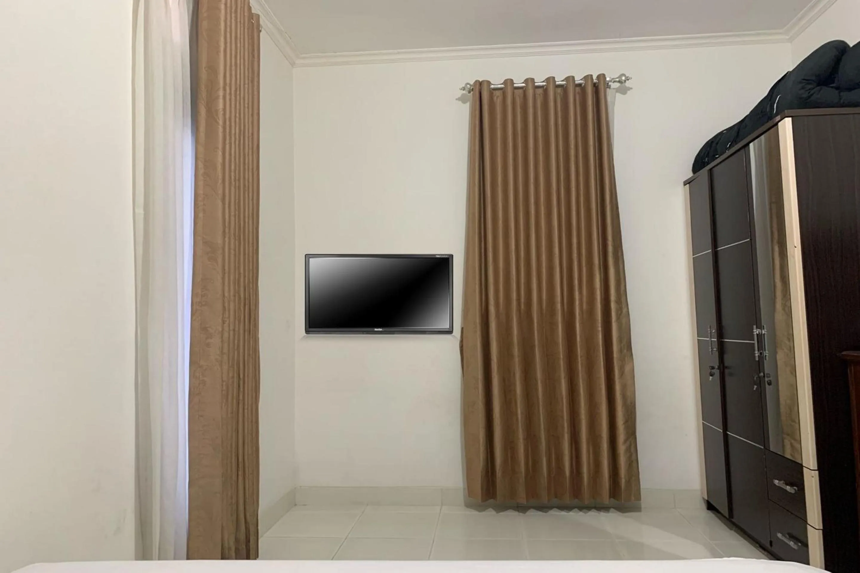 Bedroom in OYO 93774 Khaira Kos Dan PenginapanNearYani Heahlerr