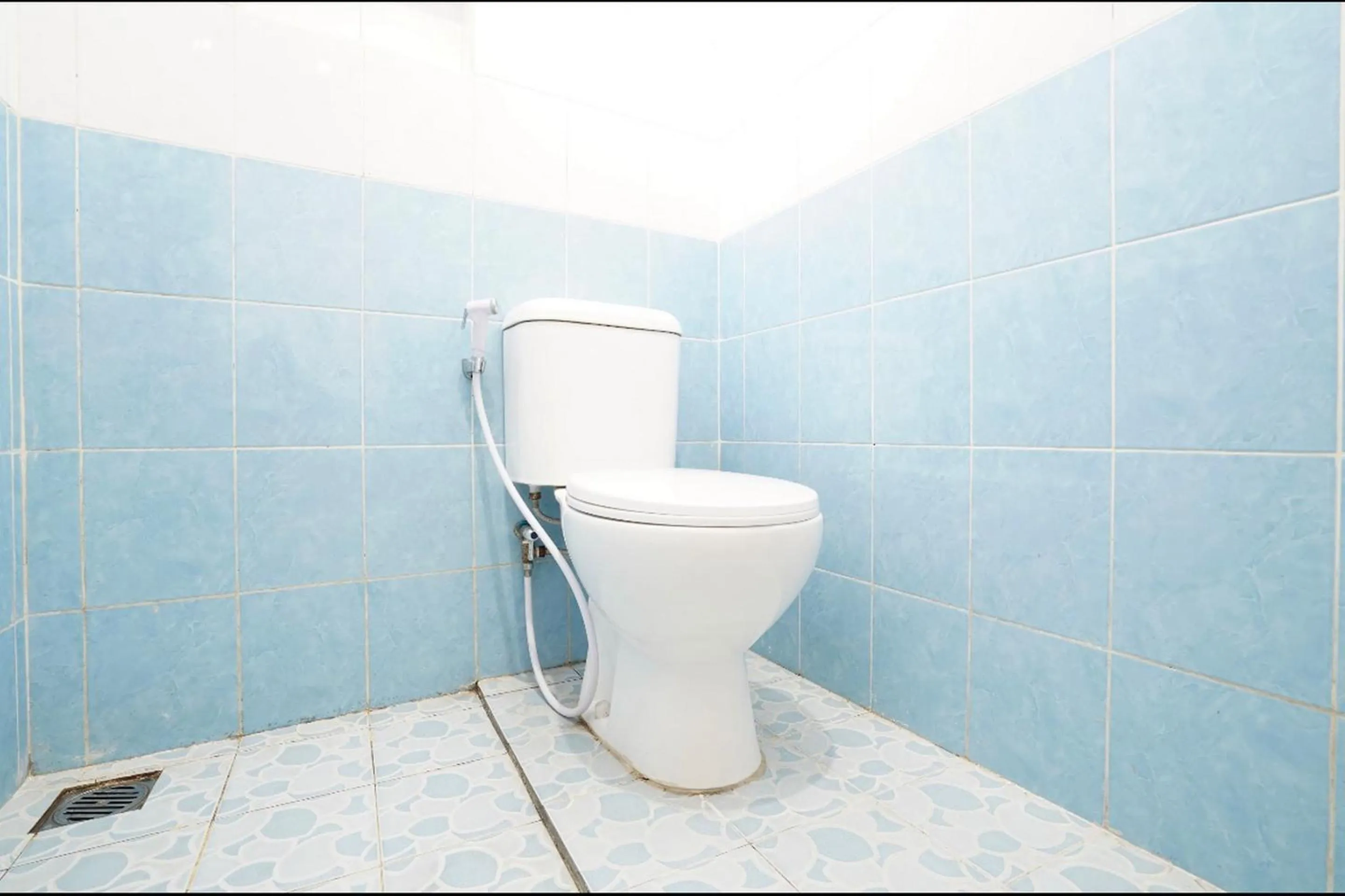 Bathroom in OYO 93774 Khaira Kos Dan PenginapanNearYani Heahlerr