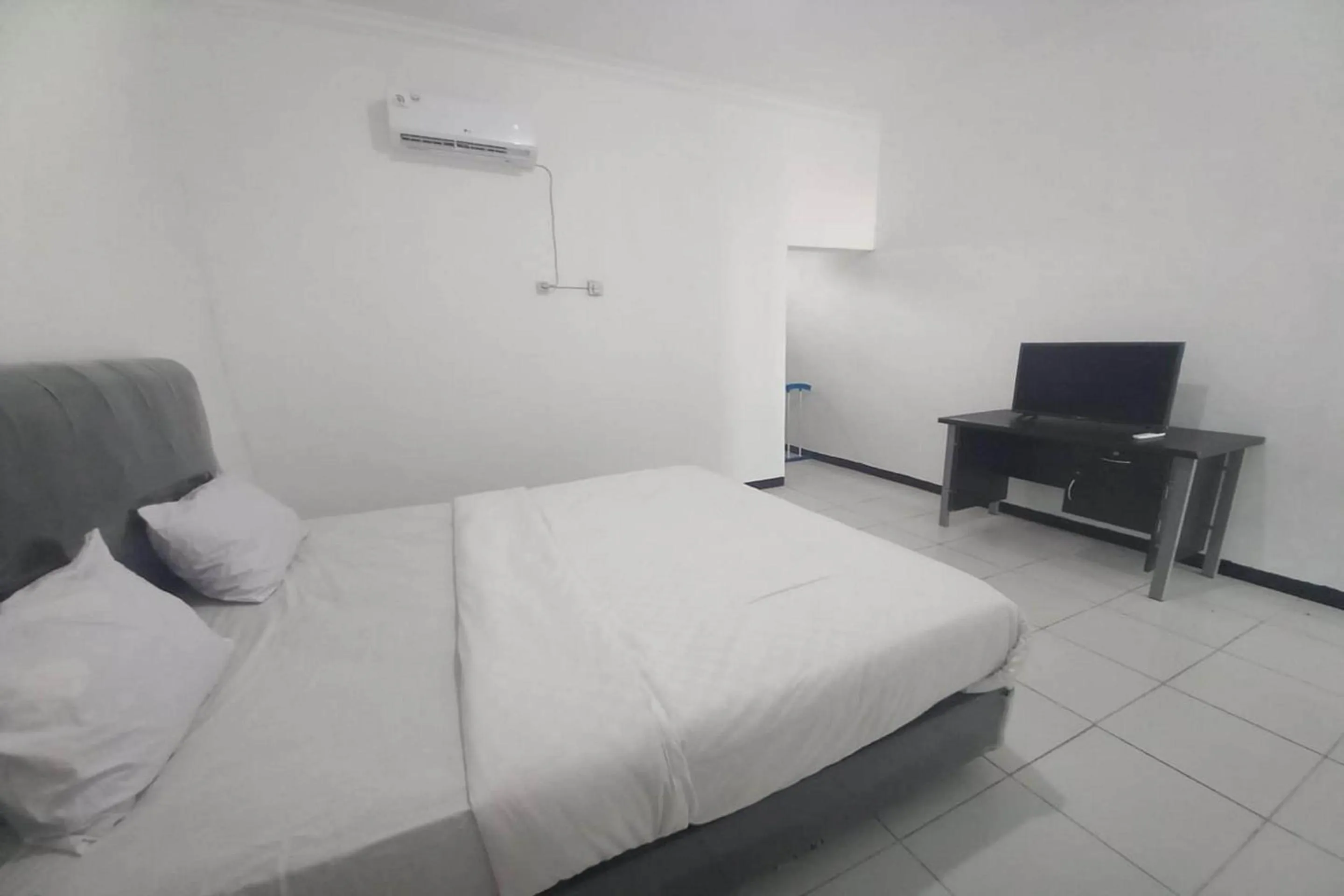Bedroom, Bed in OYO 93774 Khaira Kos Dan PenginapanNearYani Heahlerr