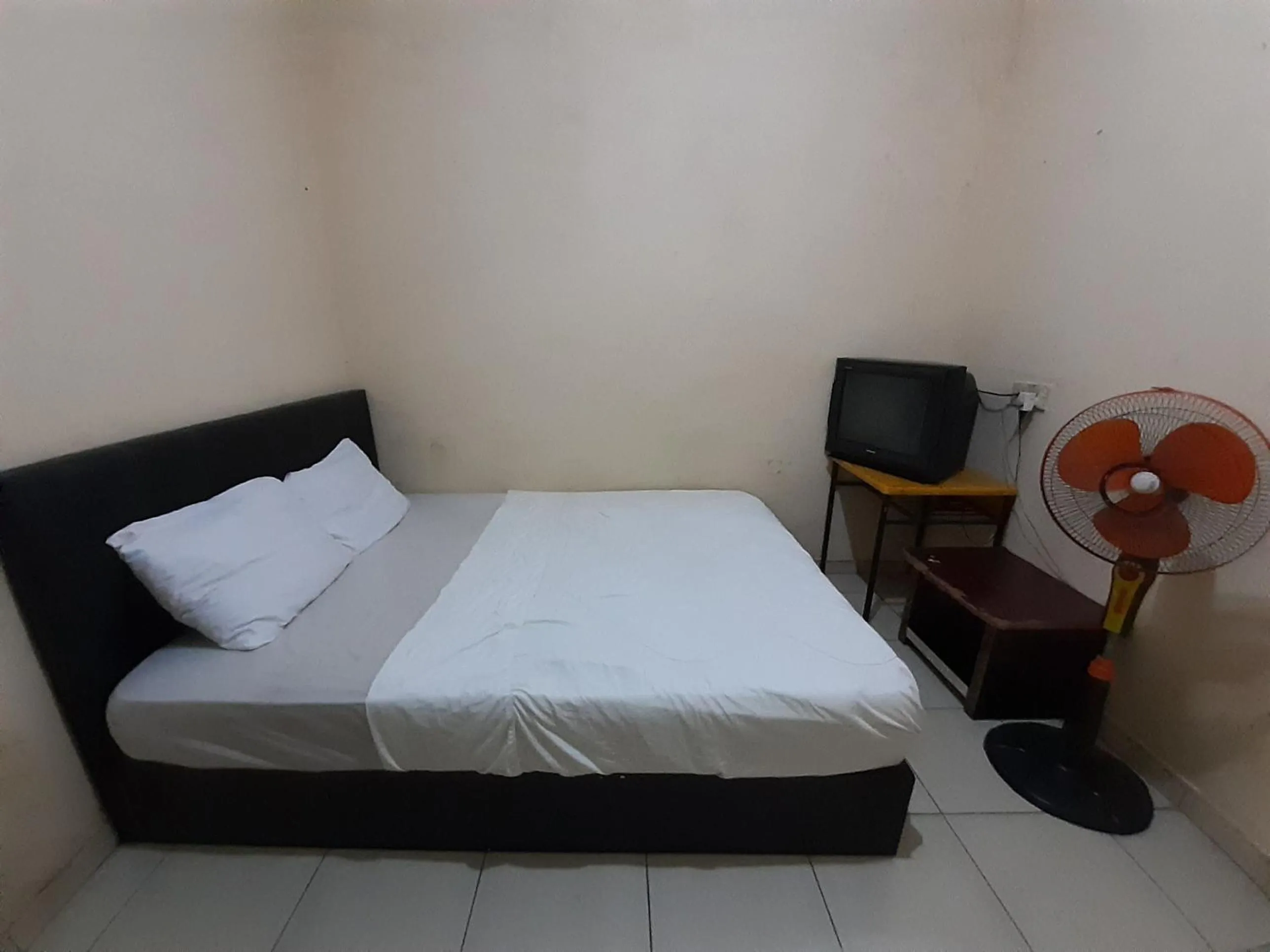 Bedroom, Bed in Hotel O Intan HomestayNearAnugrah Sinar Lautan