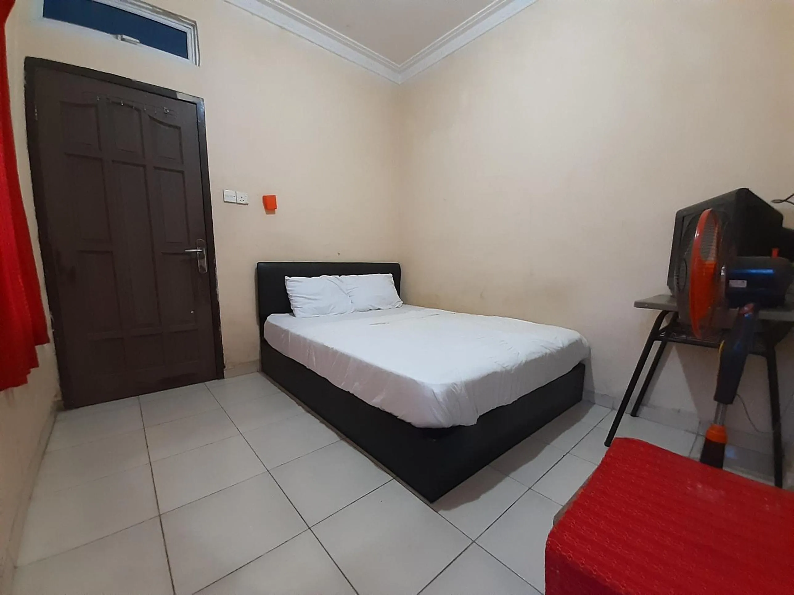 Bedroom, Bed in Hotel O Intan HomestayNearAnugrah Sinar Lautan