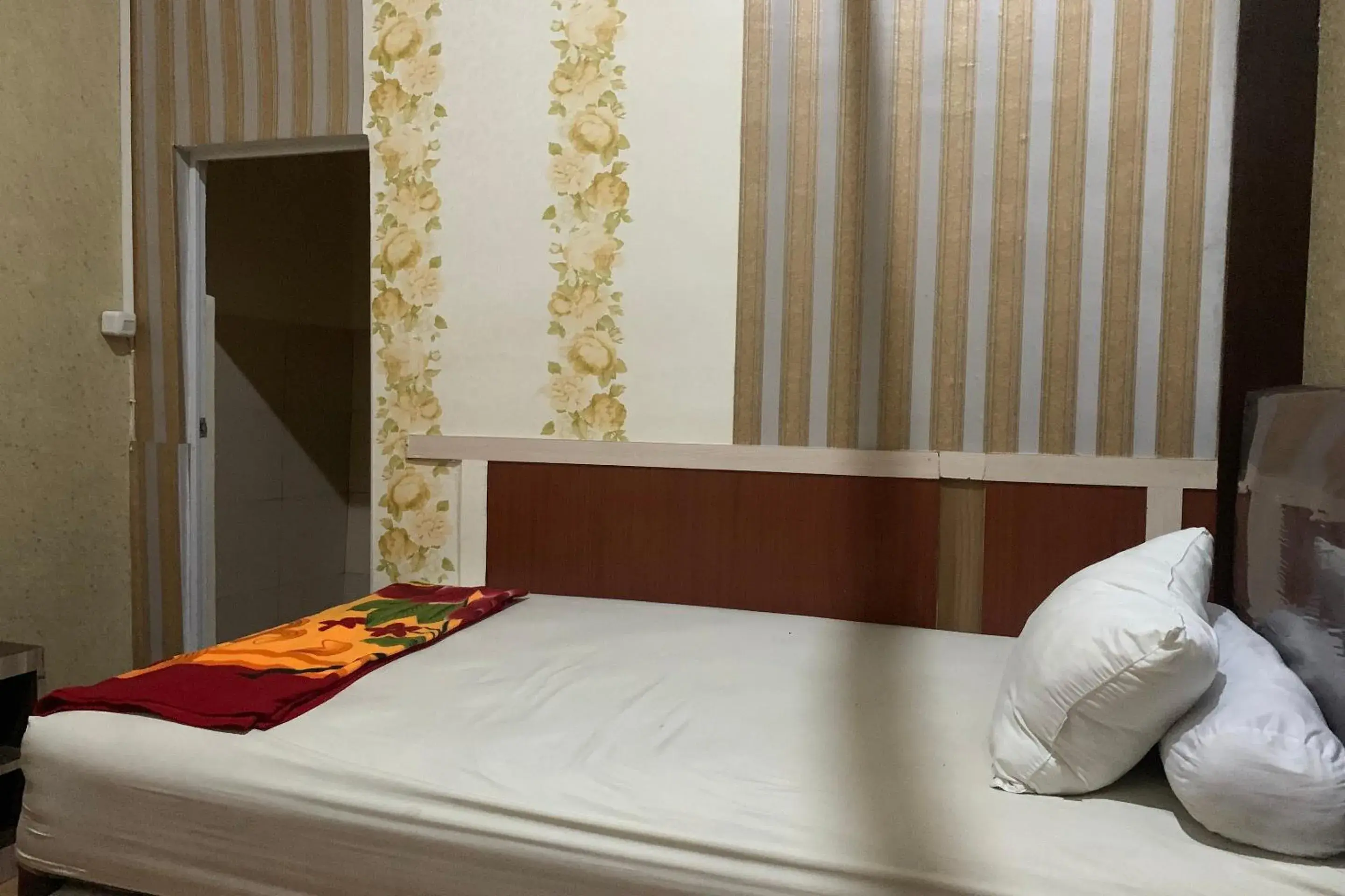 Standard Double Room in Hotel O Kost Hidayat Syariah Standard Double Room in Hotel O Kost Hidayat Syariah