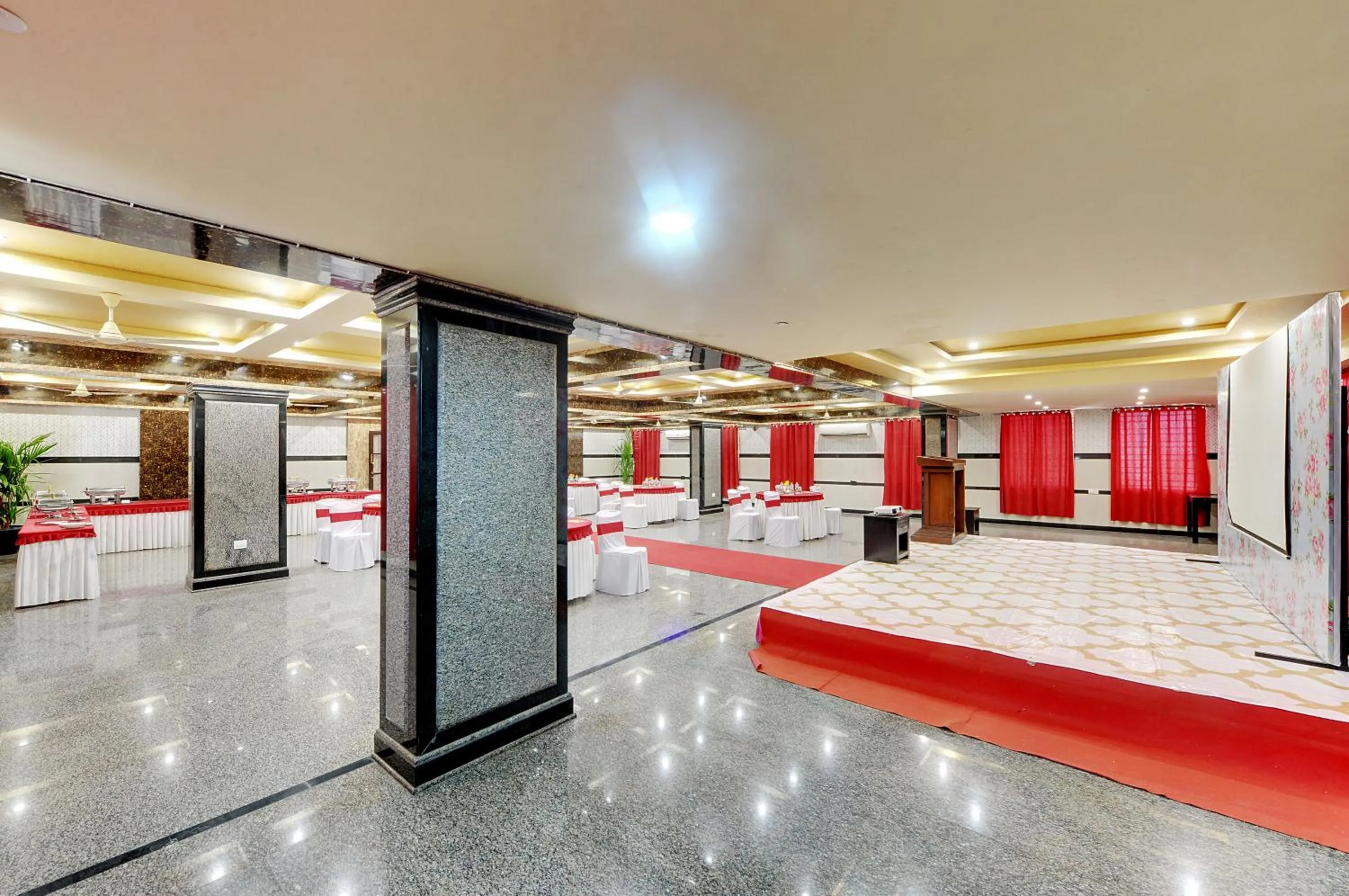 Banquet/Function facilities, Bed in Hotel Vista Suites, Bangalore