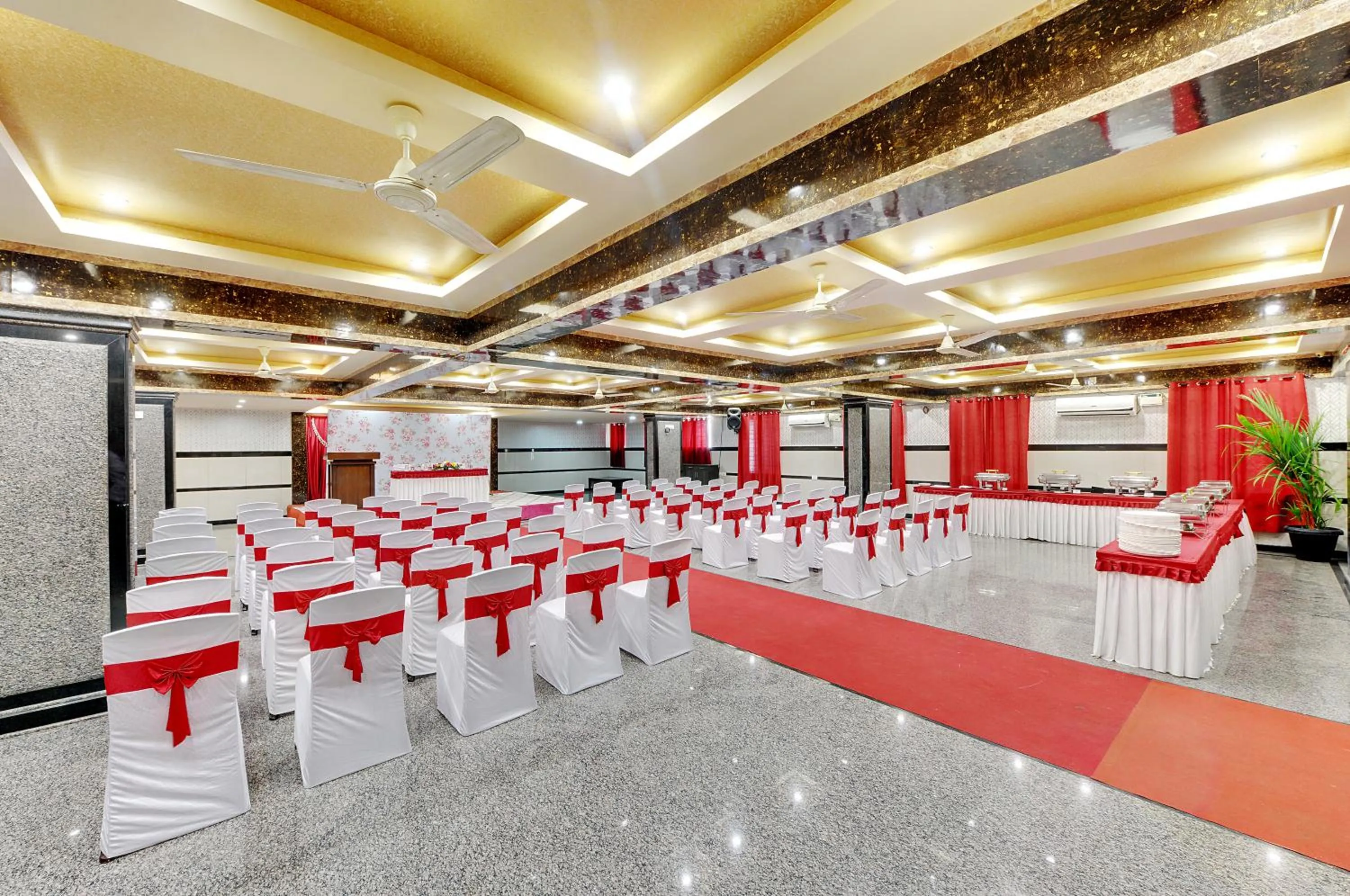 Meeting/conference room in Hotel Vista Suites, Bangalore