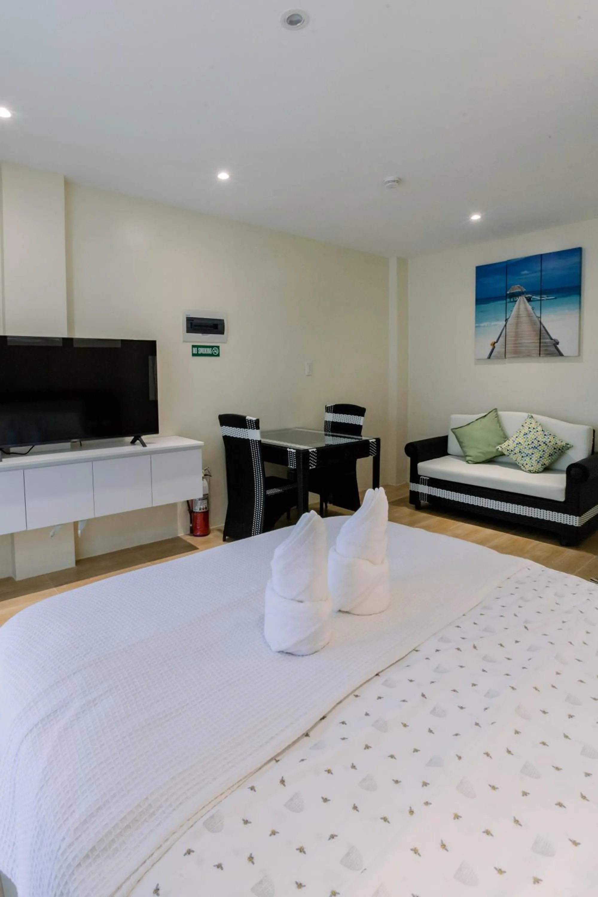 Bed in Sonrisa Resort De Playa by Hiverooms