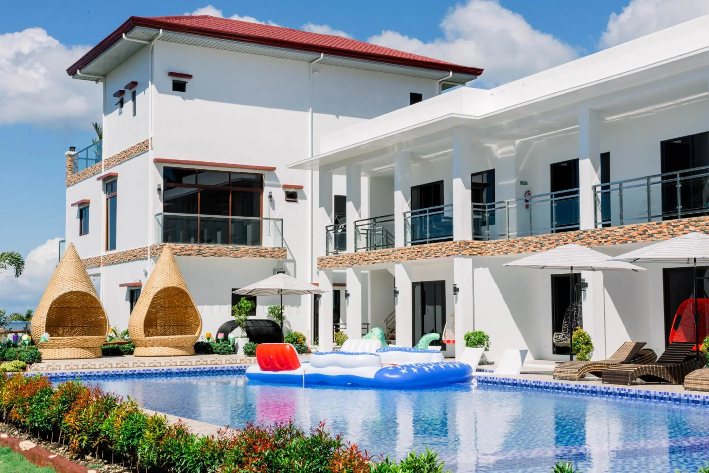 Property building in Sonrisa Resort De Playa by Hiverooms