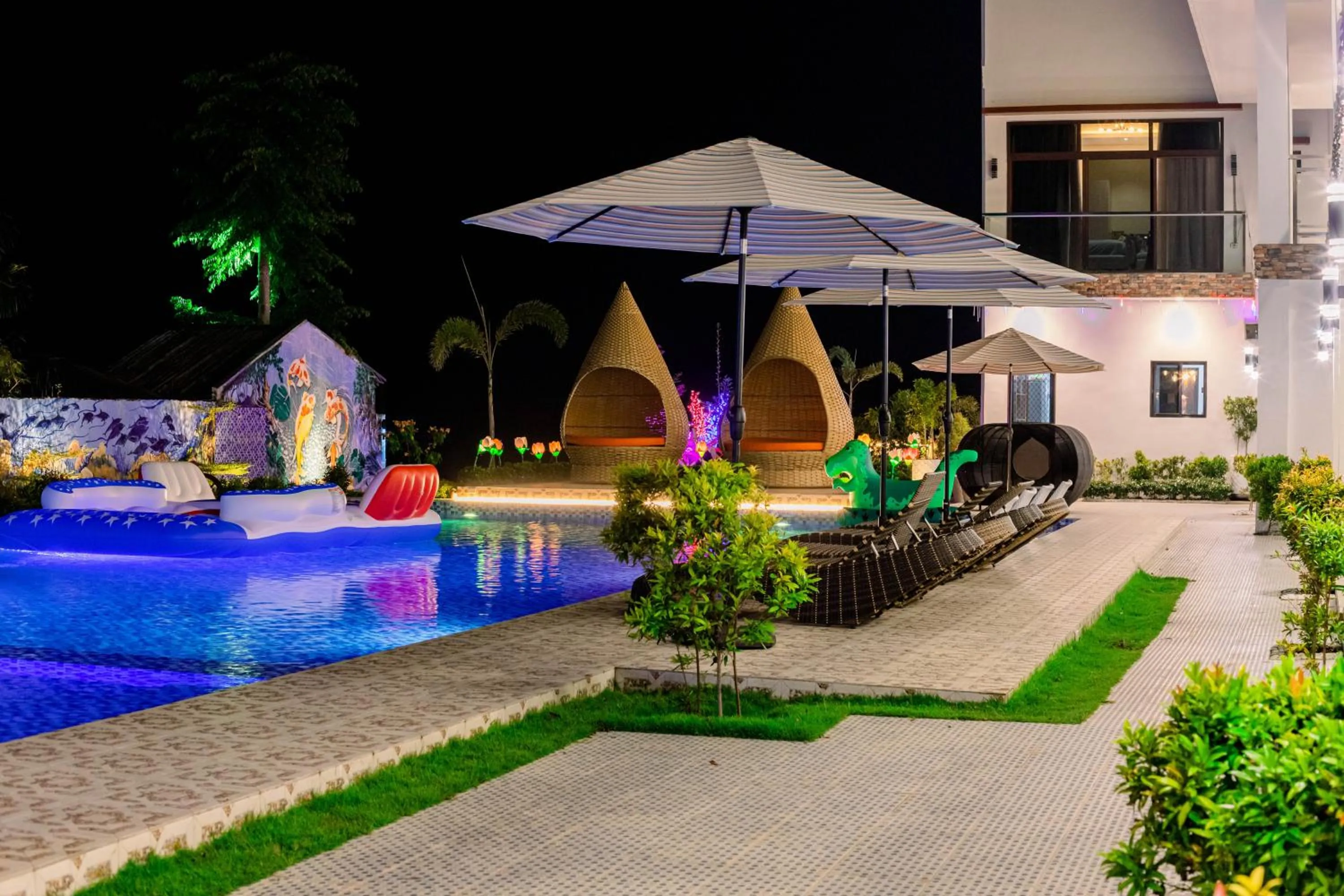 Property building in Sonrisa Resort De Playa by Hiverooms