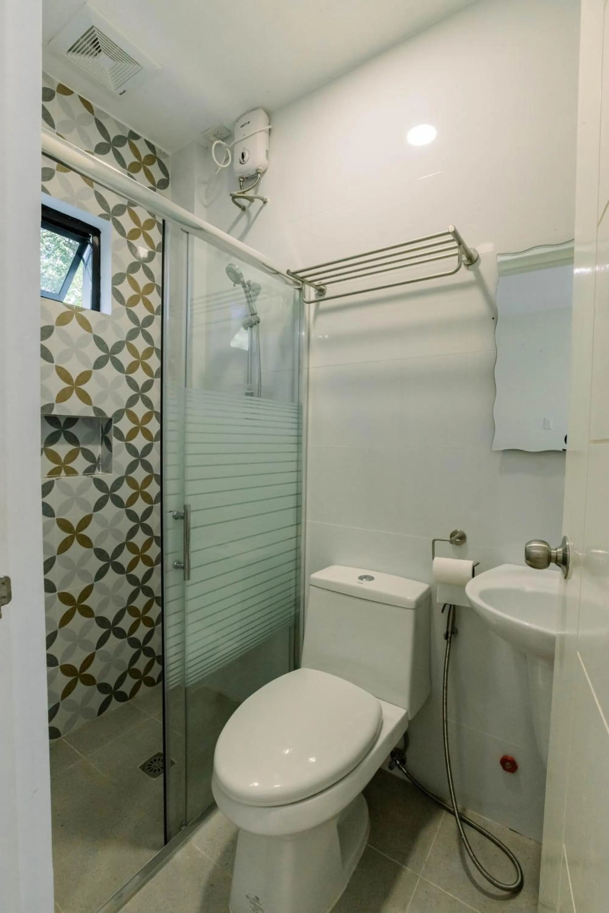 Shower in Sonrisa Resort De Playa by Hiverooms