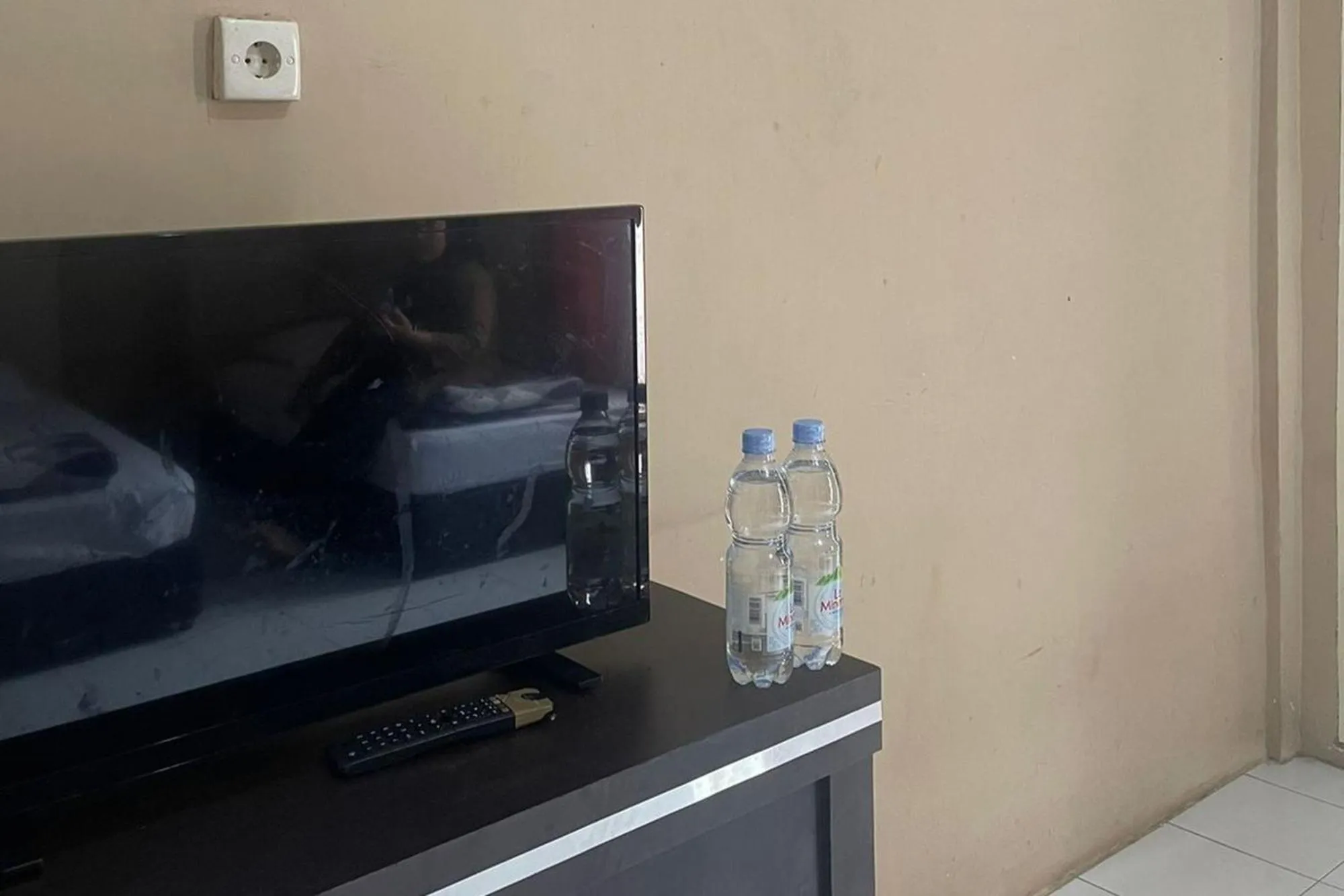 Photo of the whole room in Hotel O Aksana Homestay SyariahNearWonderland Trik Art