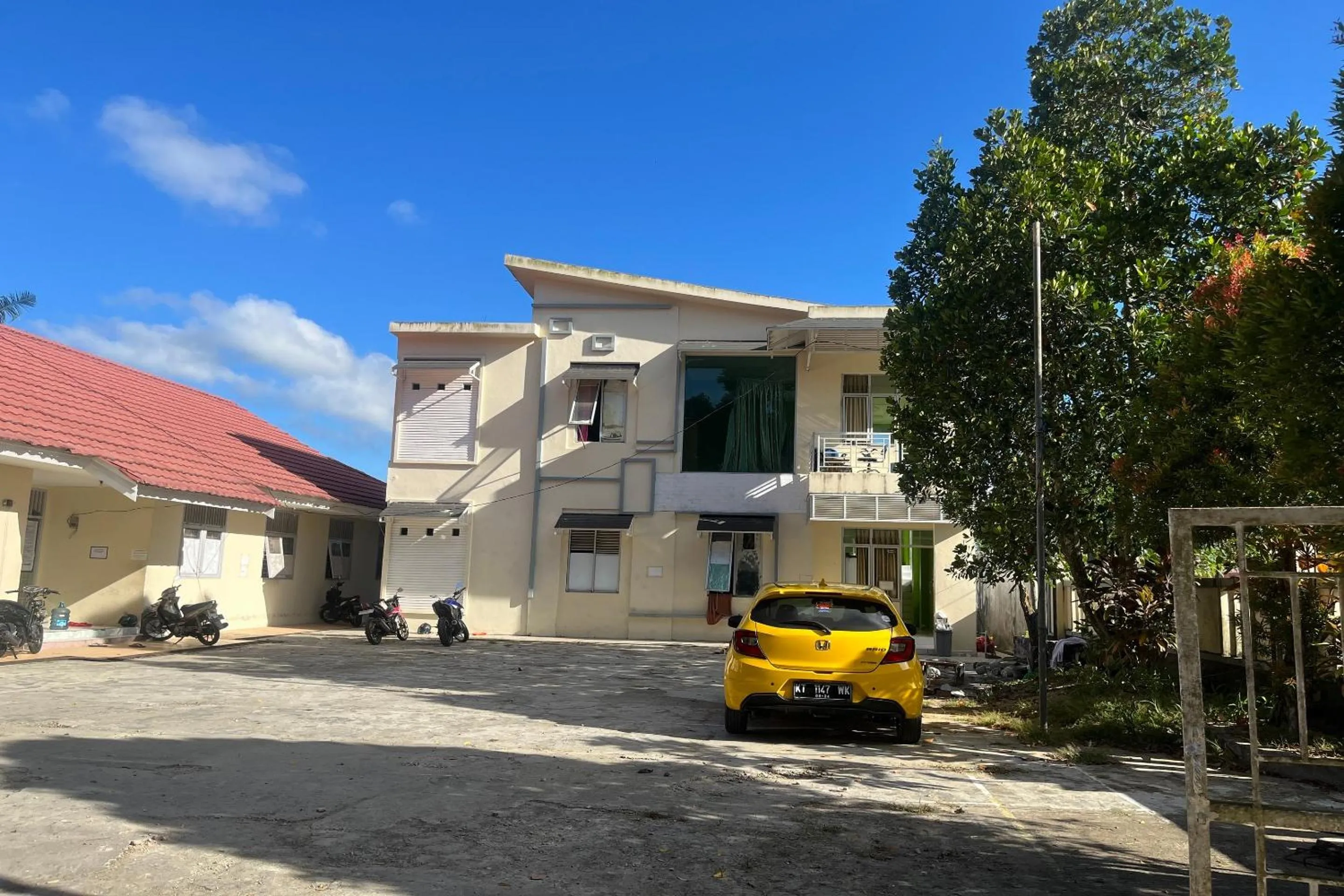 Facade/entrance in Hotel O Guest House Akbarrinna