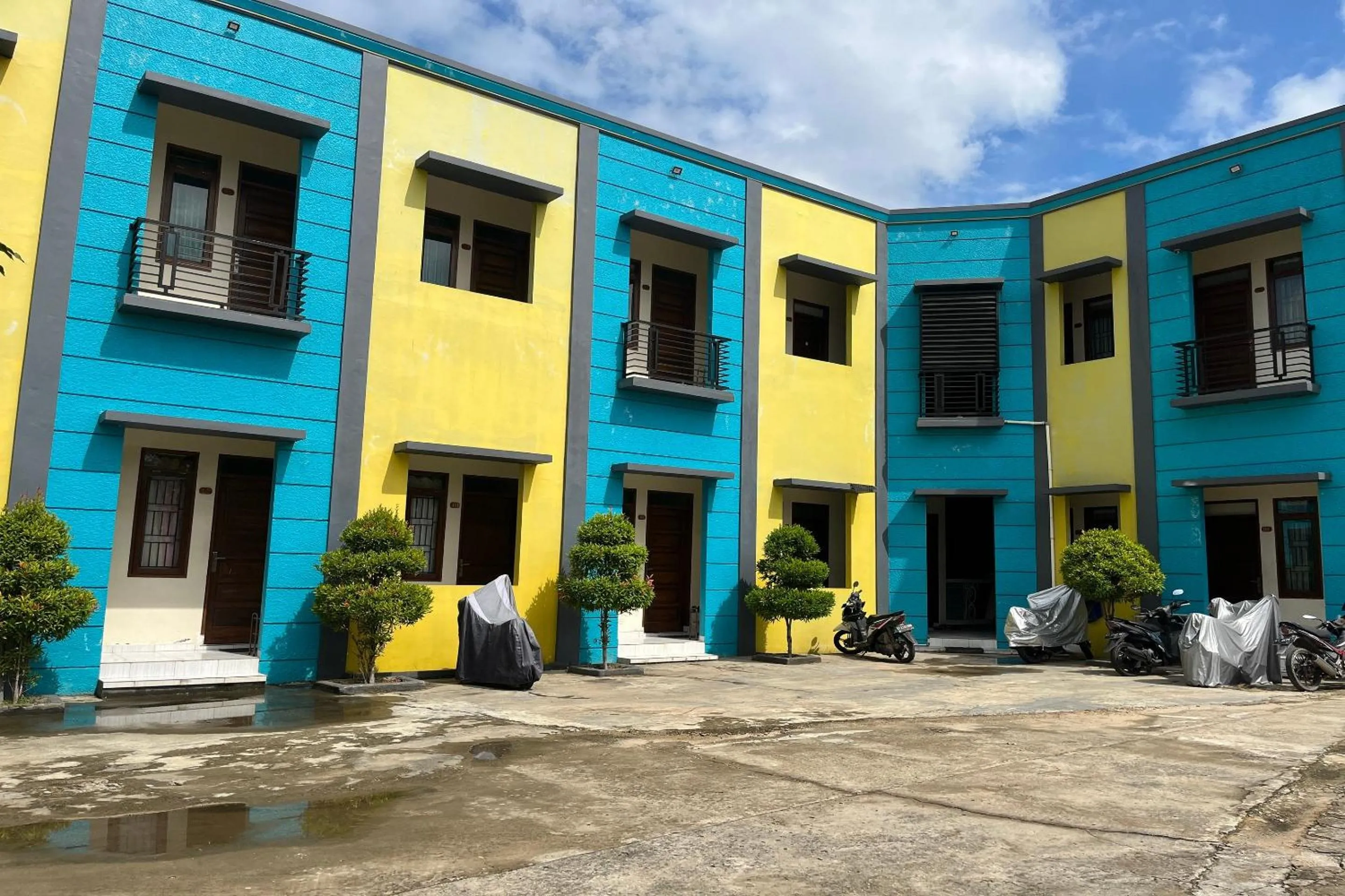 Facade/entrance in Hotel O Penginapan Naya Rita