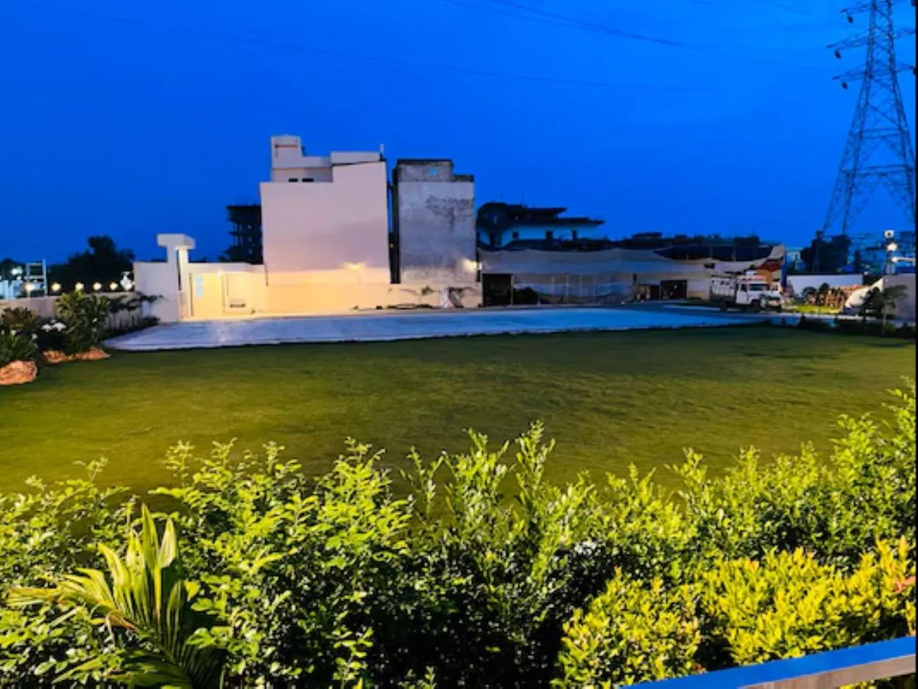 Garden in DIVINE HOTEL AND RESORTS