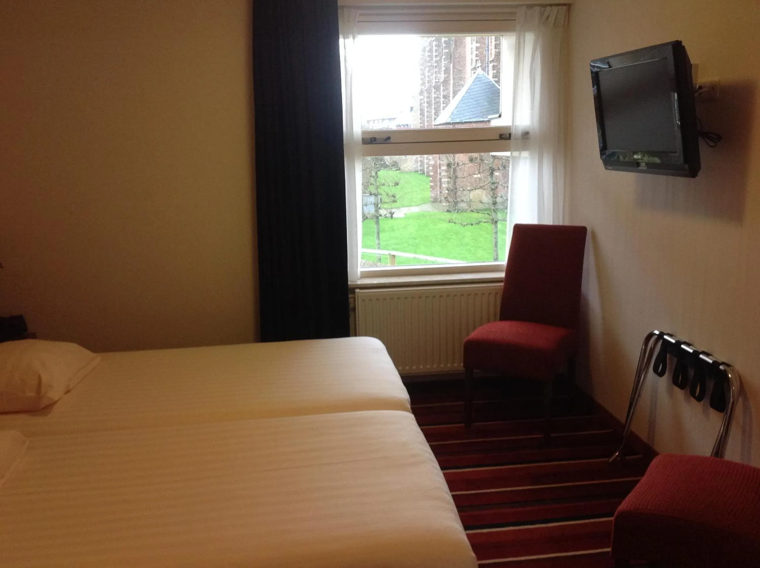 Bedroom, Bed in SuyderSee Hotel