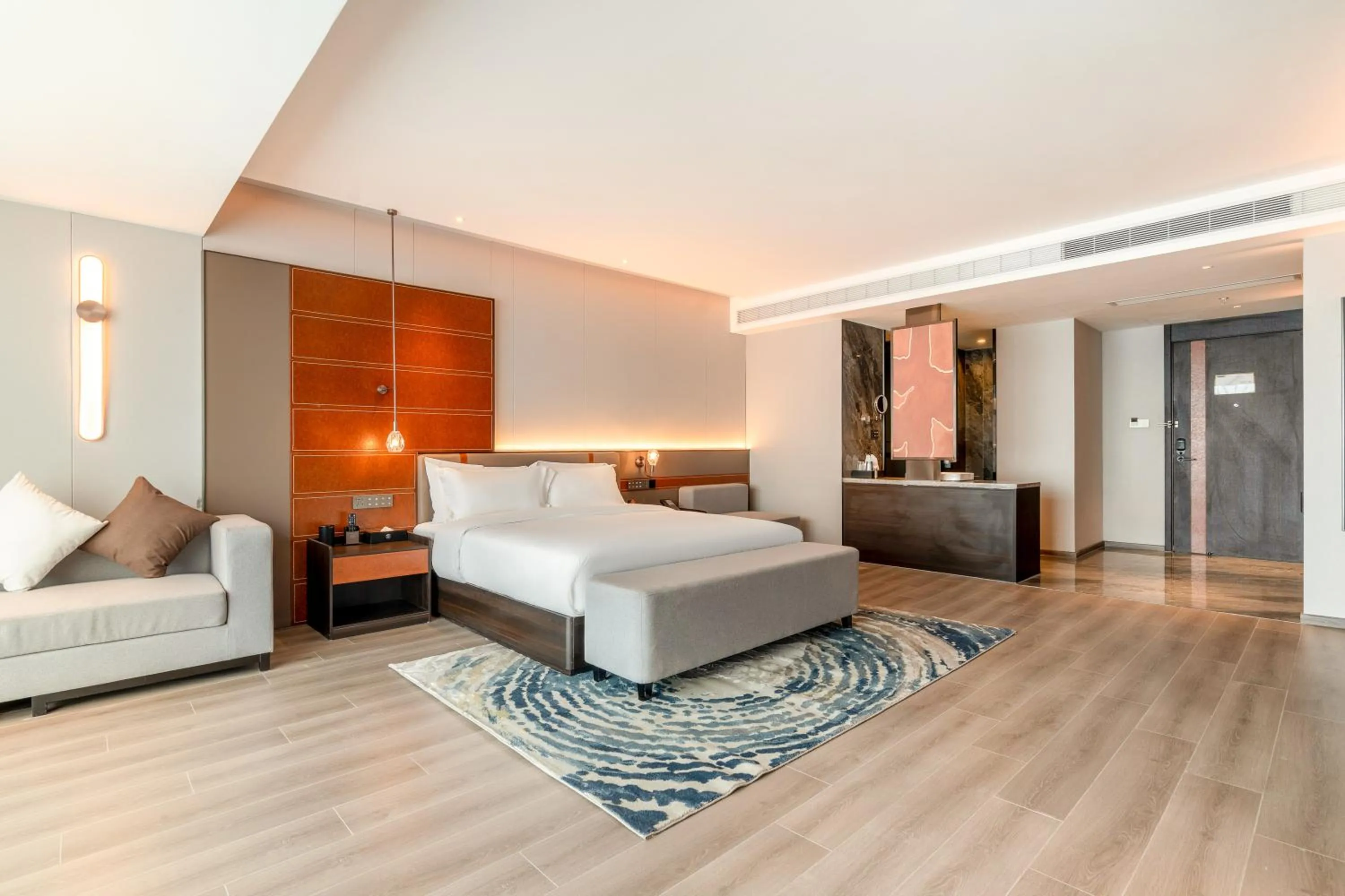 Photo of the whole room, Bed in The Puyan Hotel Hangzhou Jiubao