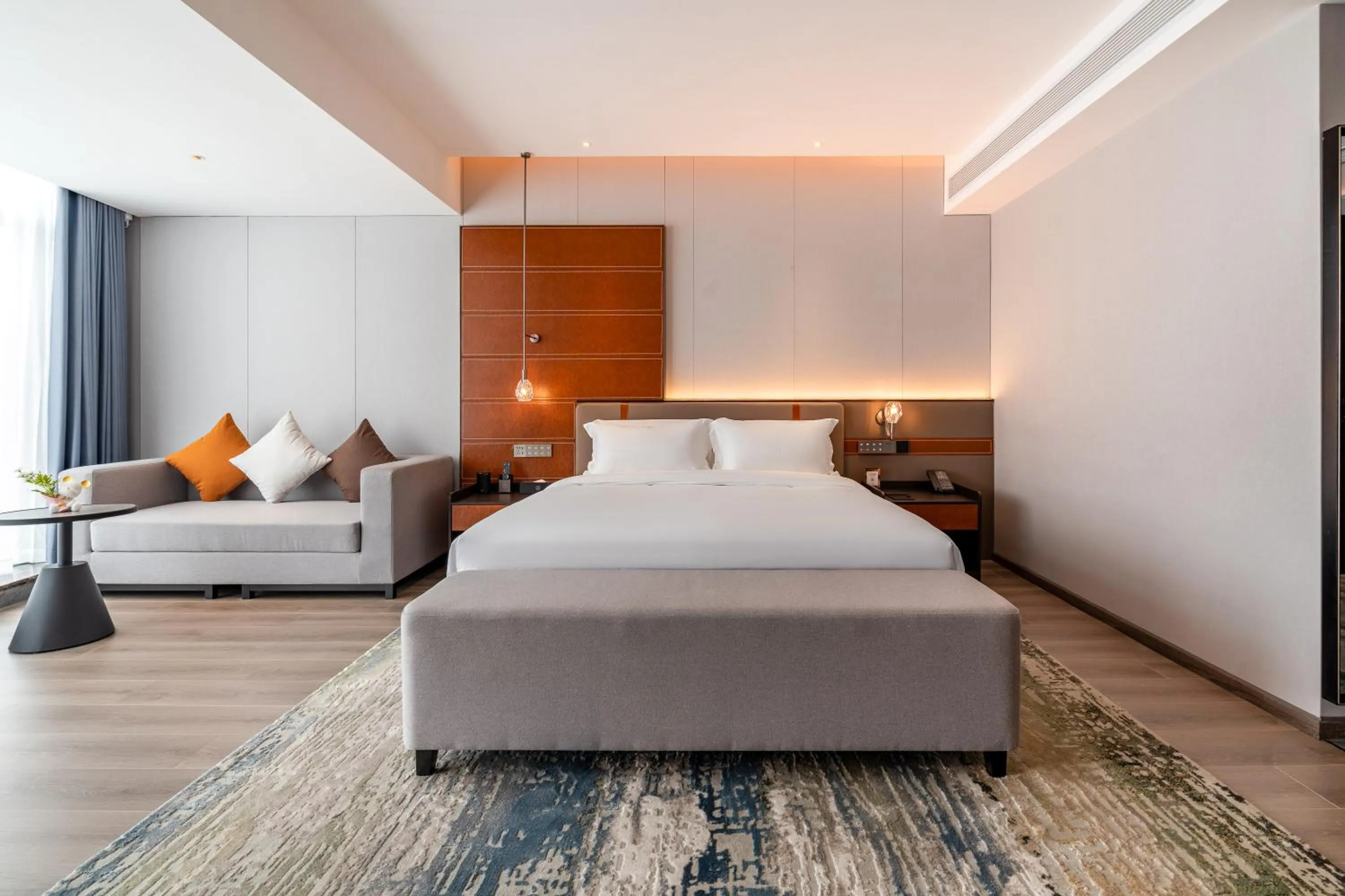 Photo of the whole room, Bed in The Puyan Hotel Hangzhou Jiubao