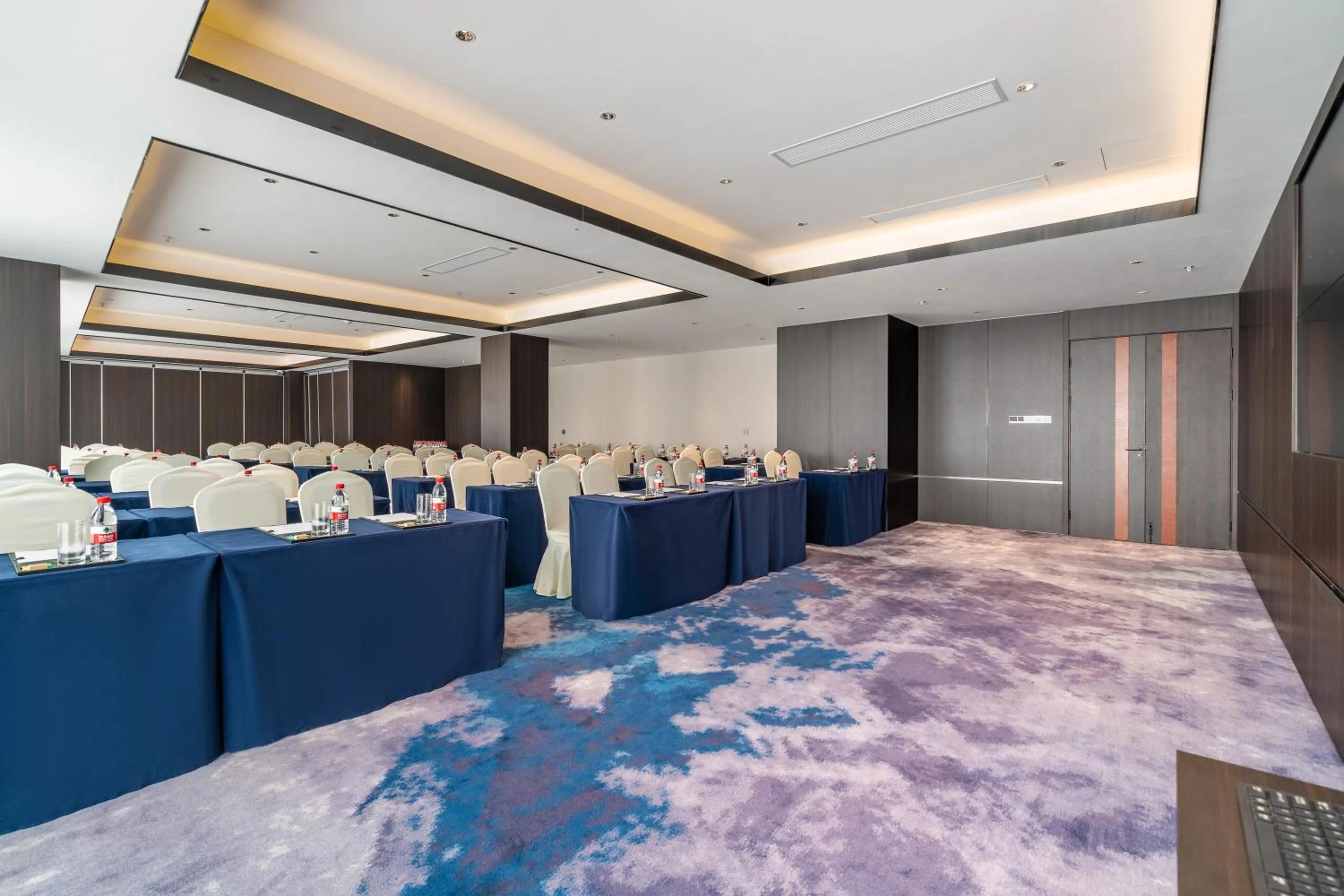 Meeting/conference room in The Puyan Hotel Hangzhou Jiubao