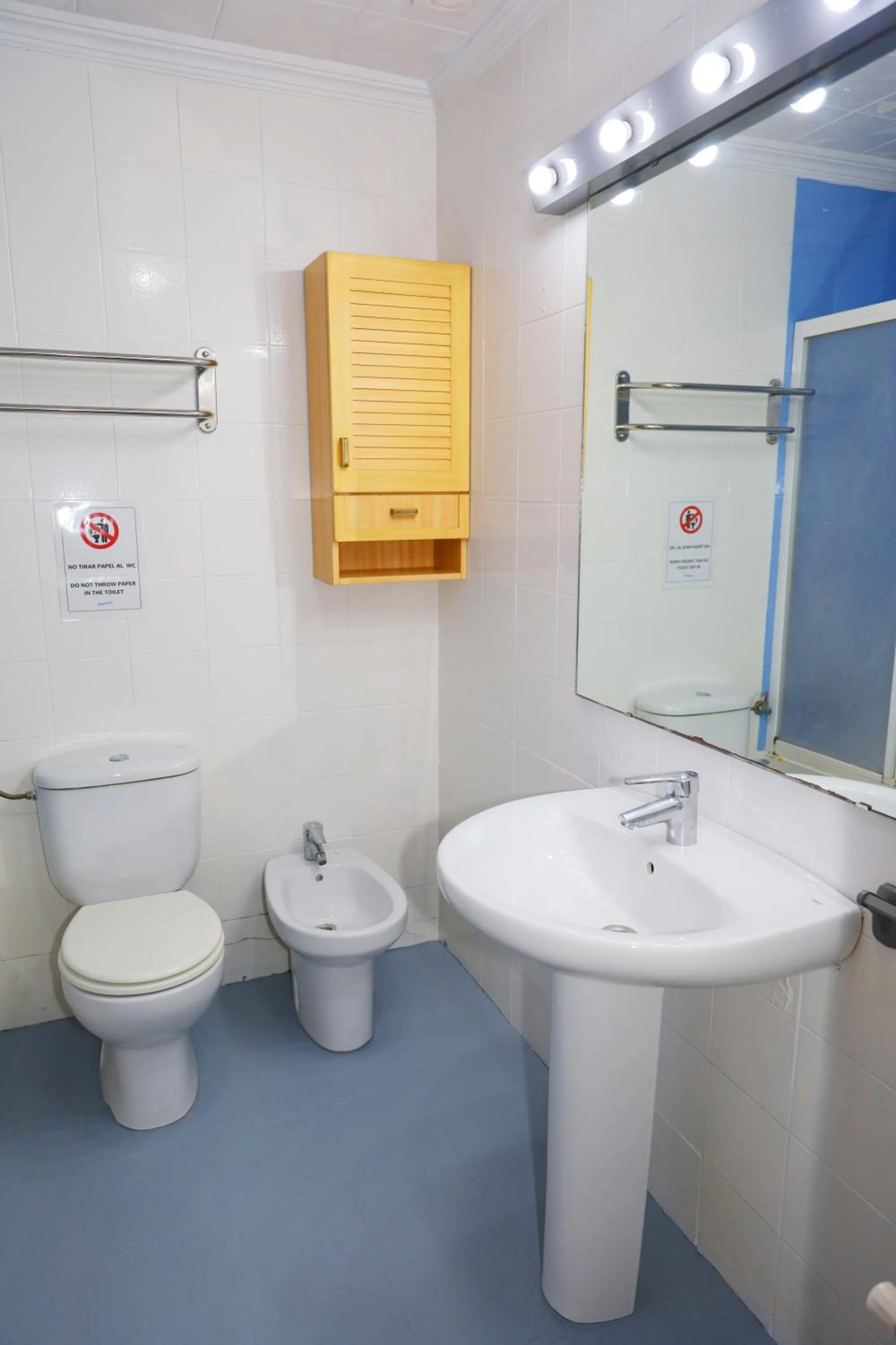 Bathroom in Hotel Marazul