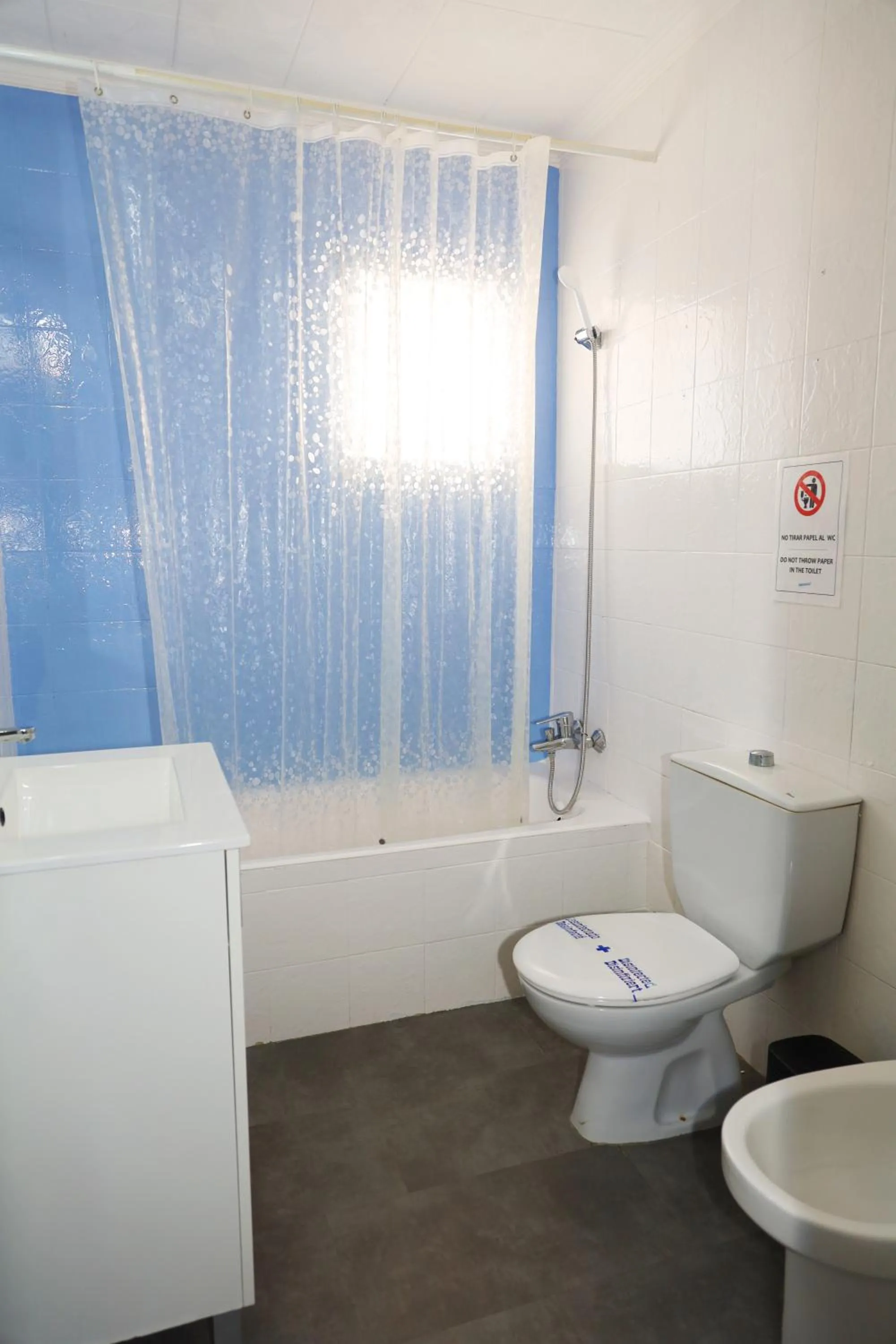 Bathroom in Hotel Marazul