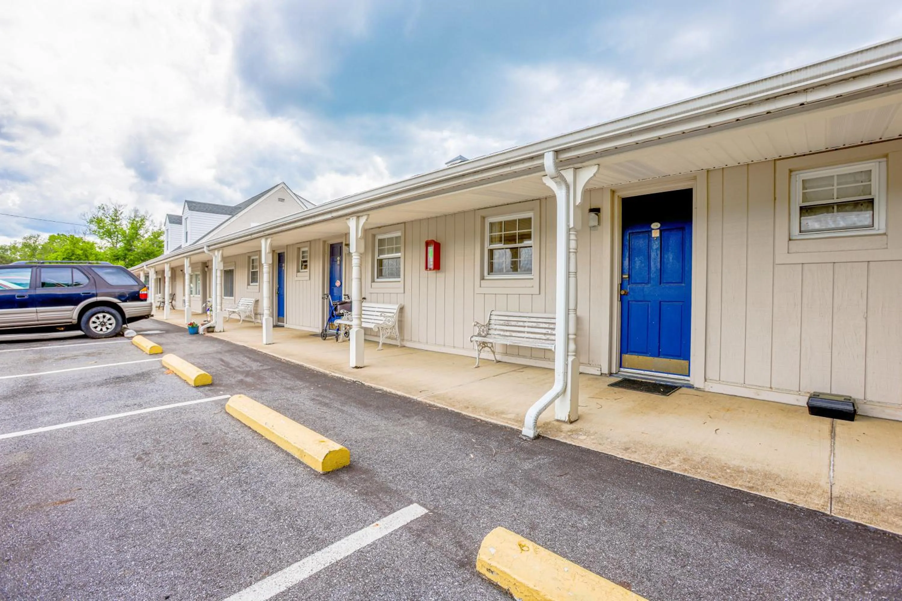 Parking in Relax Inn By OYO Natural Bridge I-81