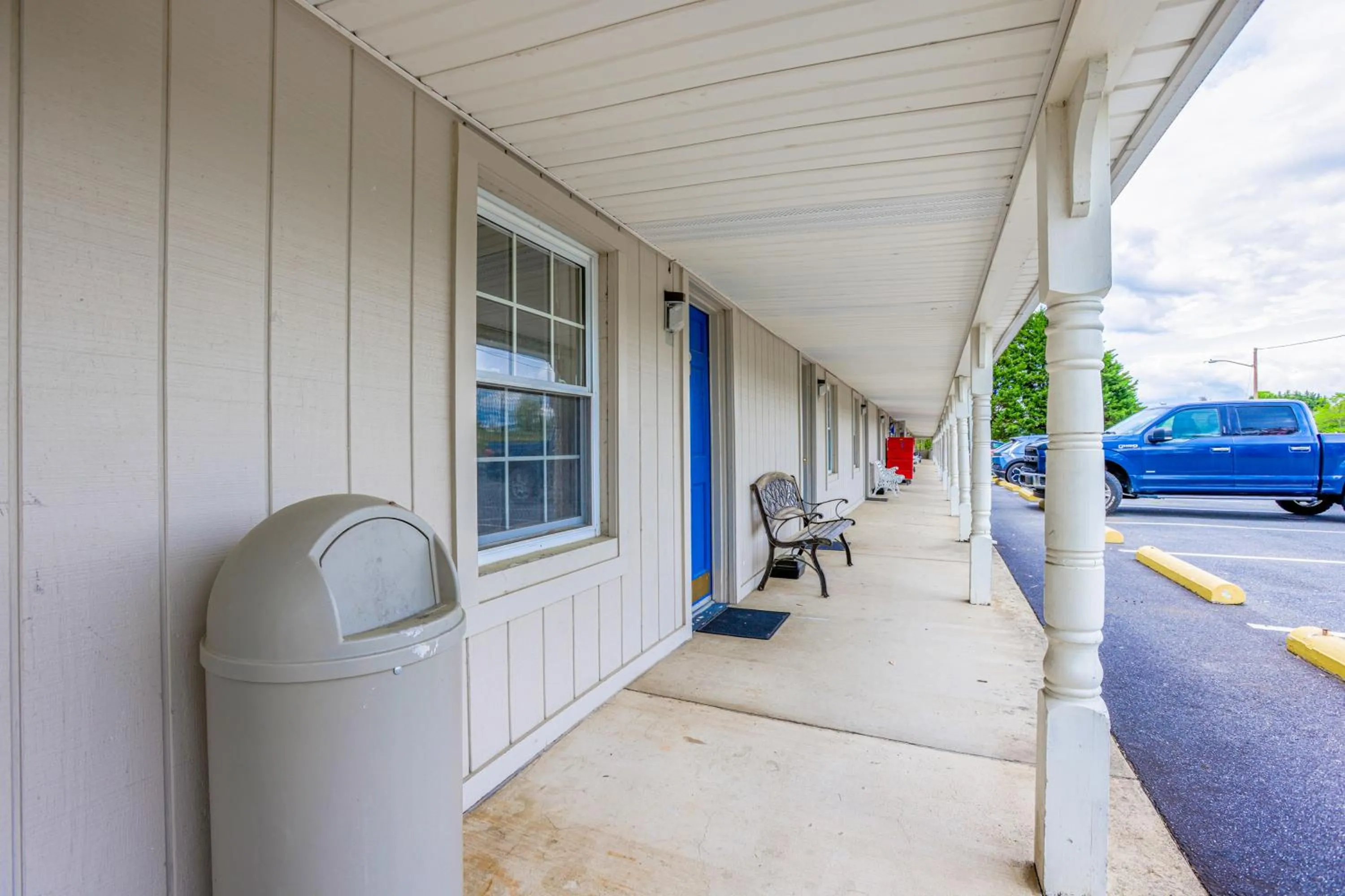 Facade/entrance in Relax Inn By OYO Natural Bridge I-81