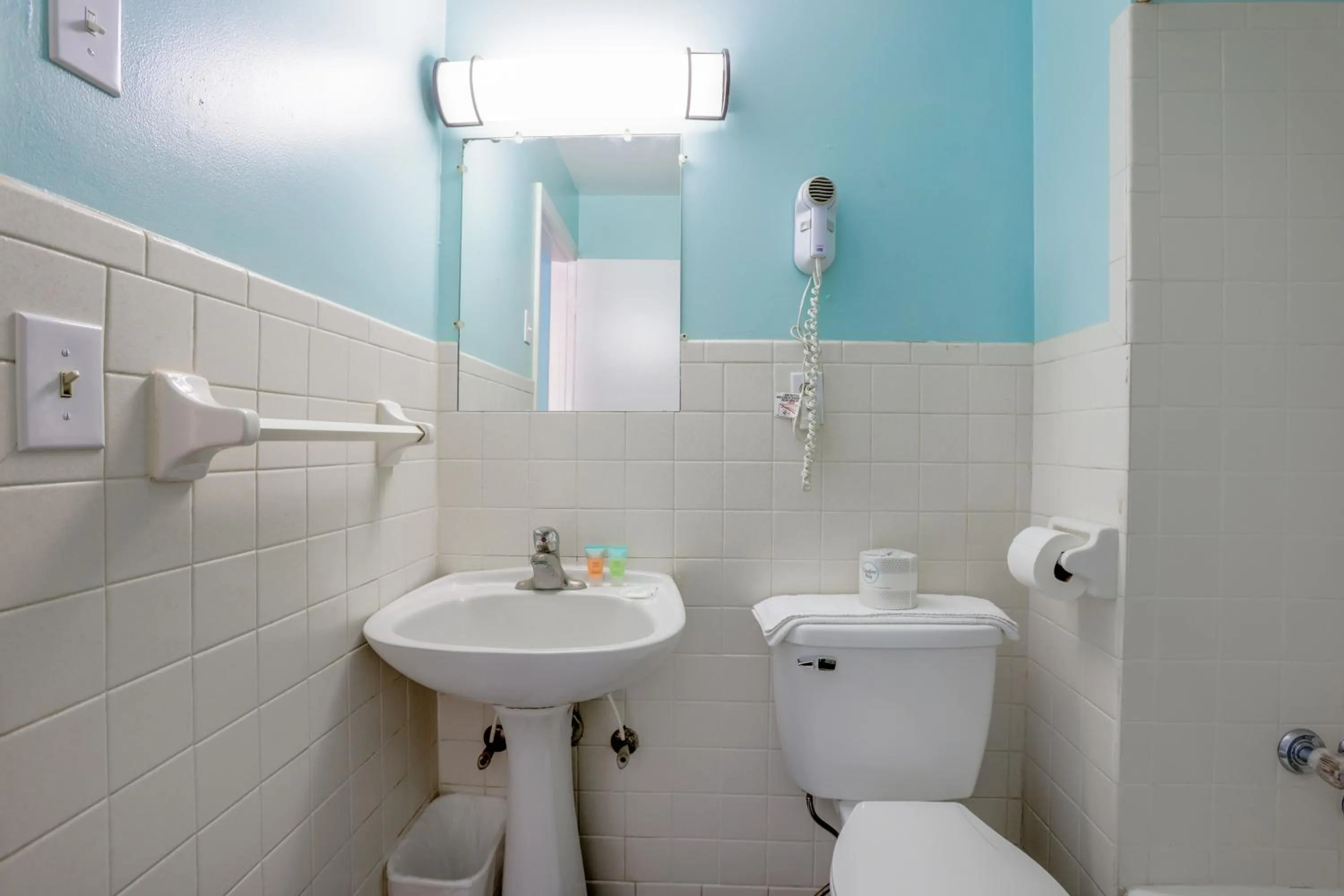 Bathroom in Relax Inn By OYO Natural Bridge I-81