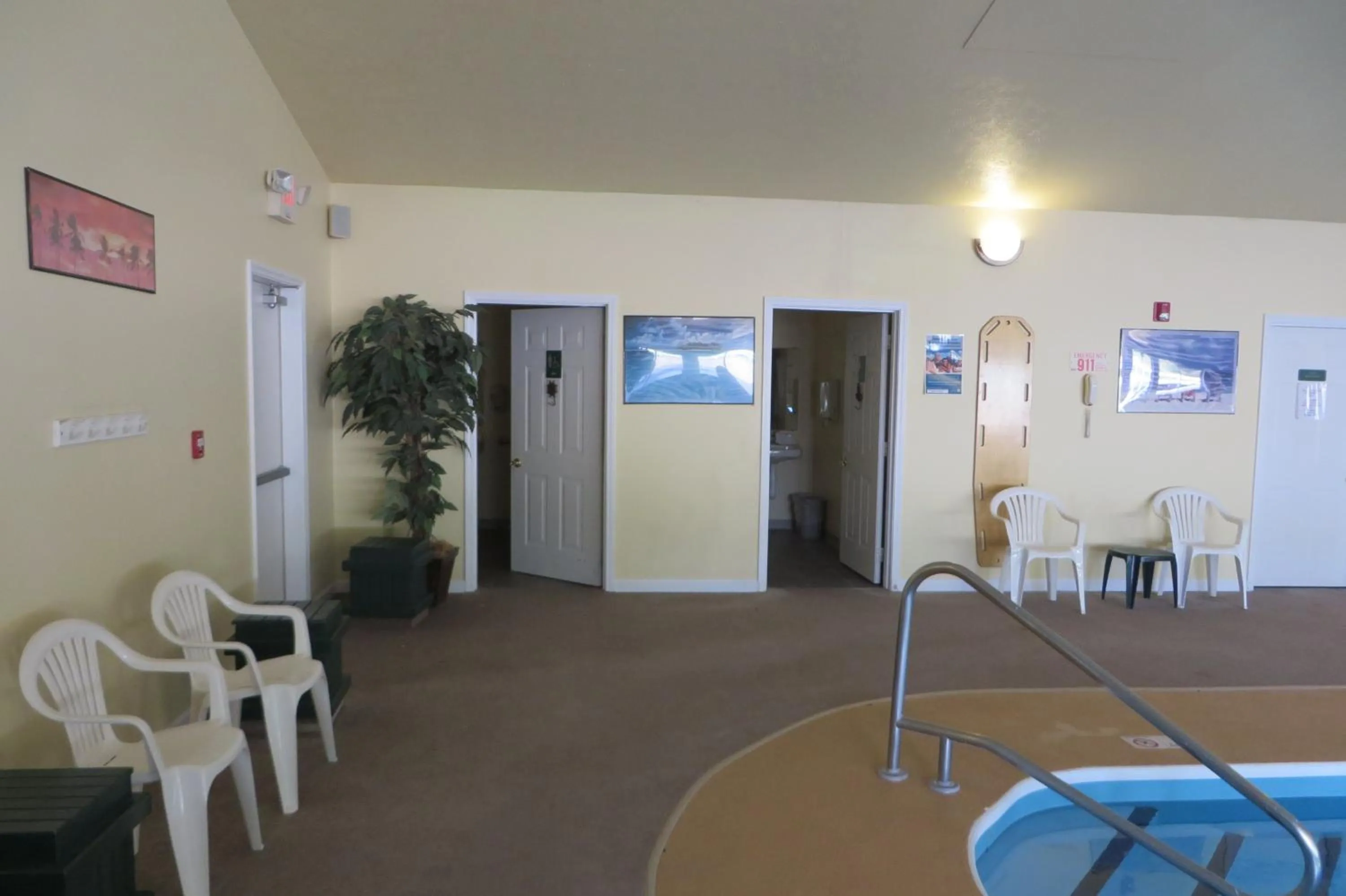 Swimming pool in Hawthorn Extended Stay by Wyndham Seville