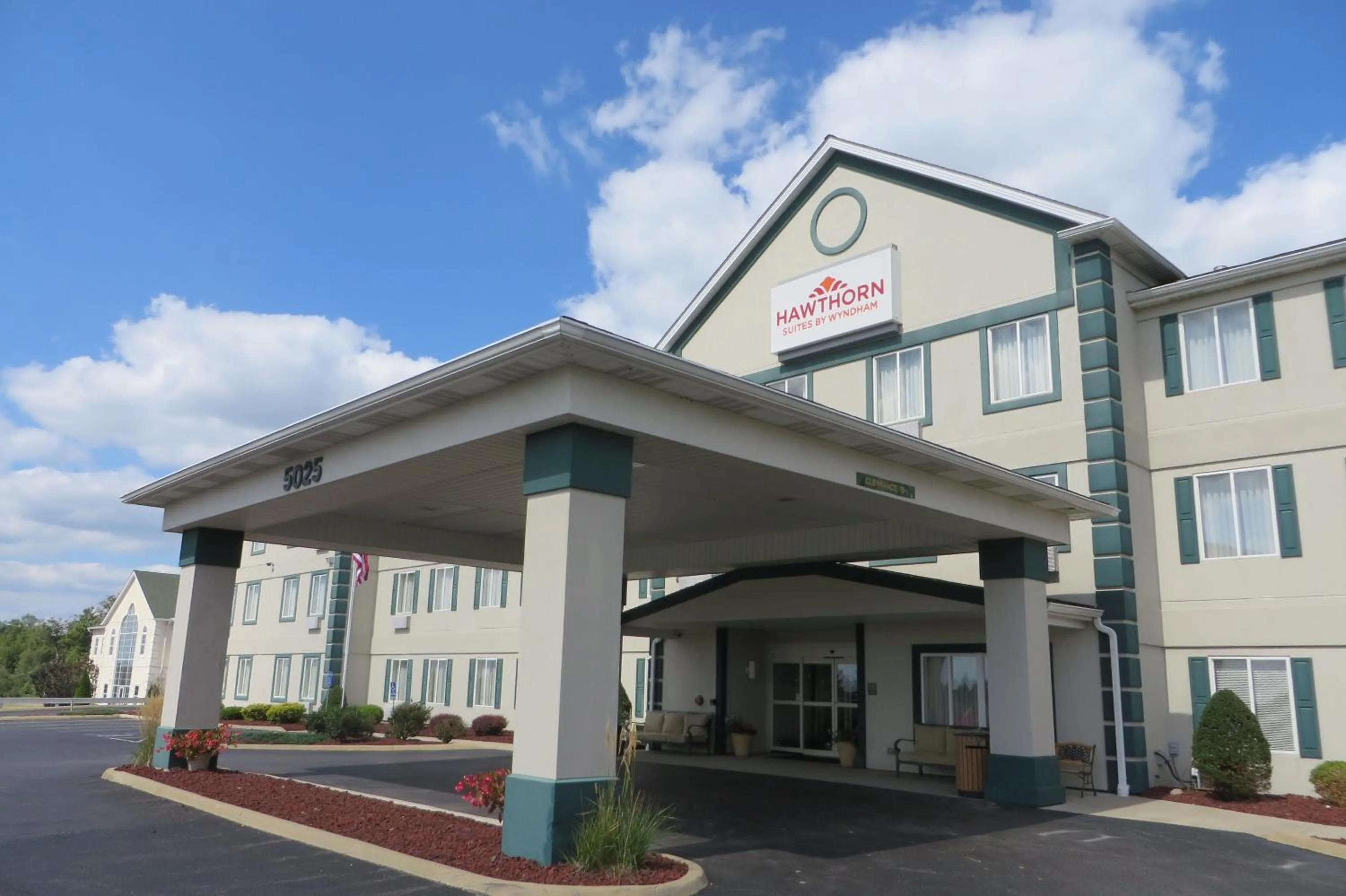 Facade/entrance in Hawthorn Extended Stay by Wyndham Seville