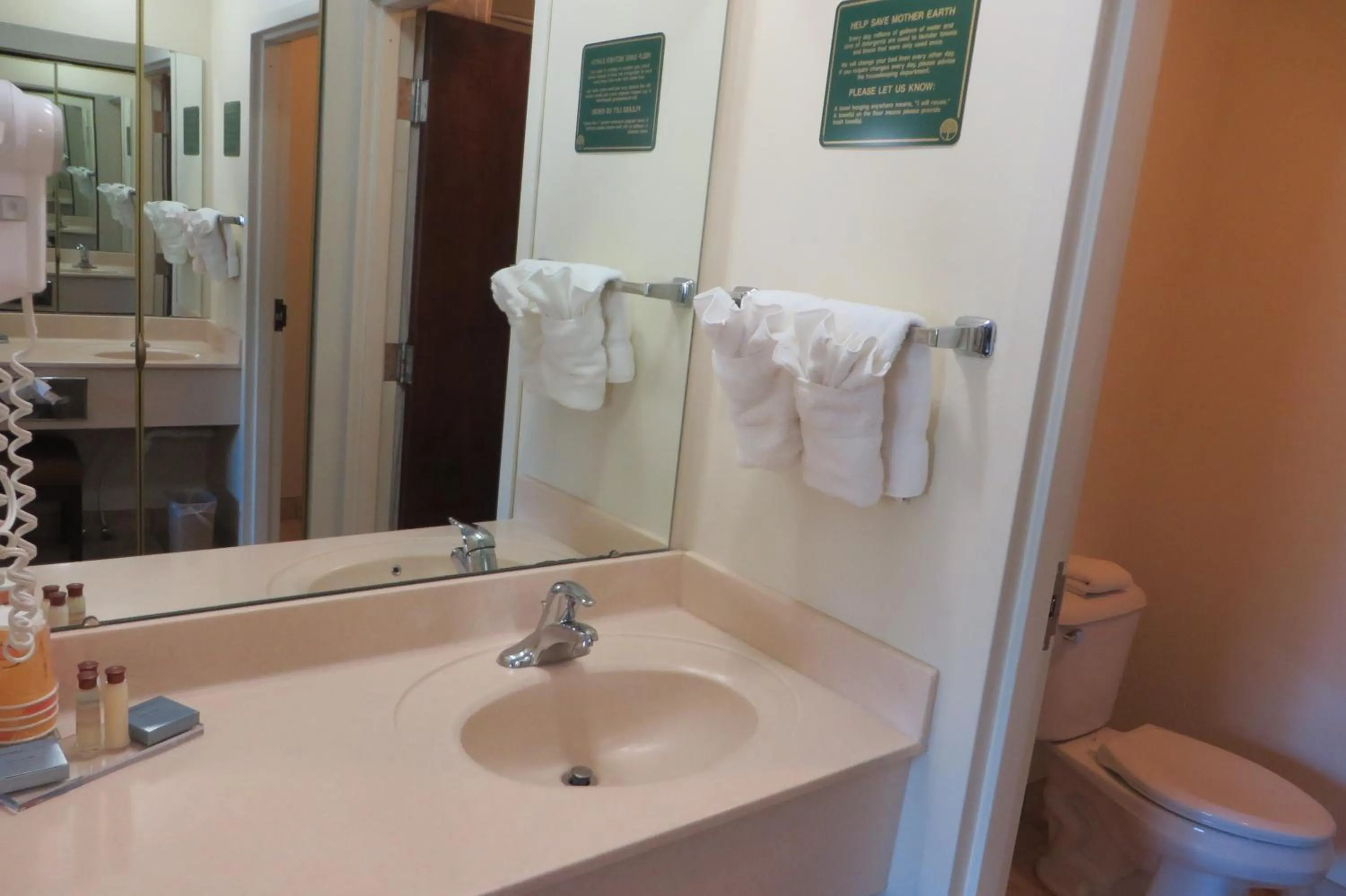 Bathroom in Hawthorn Extended Stay by Wyndham Seville