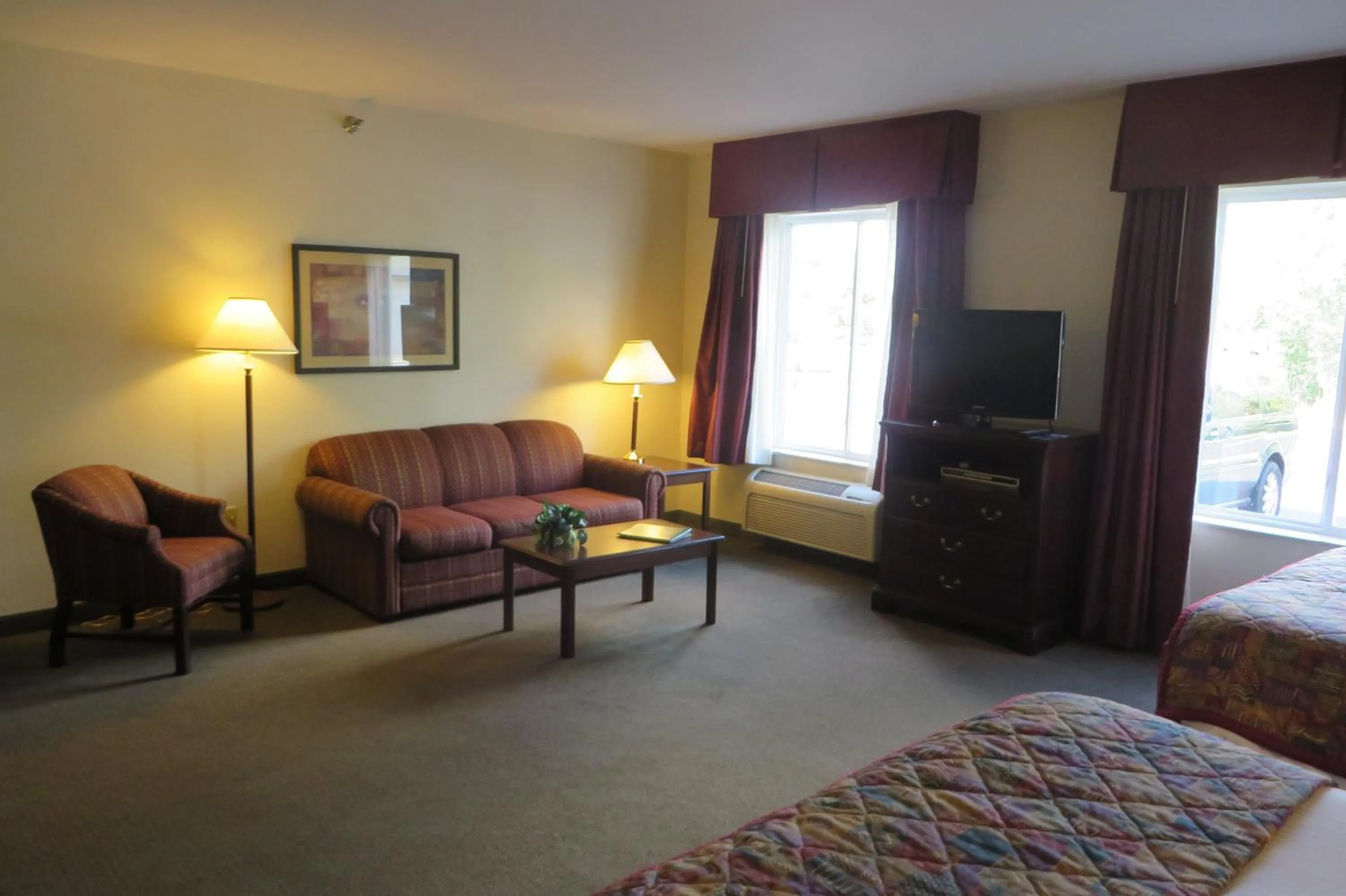 Living room, Bed in Hawthorn Extended Stay by Wyndham Seville