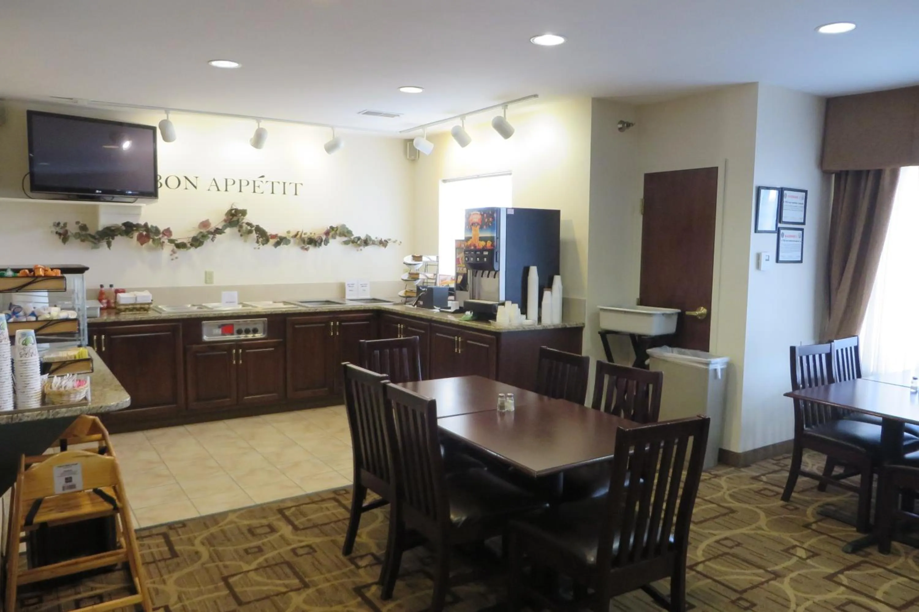 Restaurant/places to eat in Hawthorn Extended Stay by Wyndham Seville