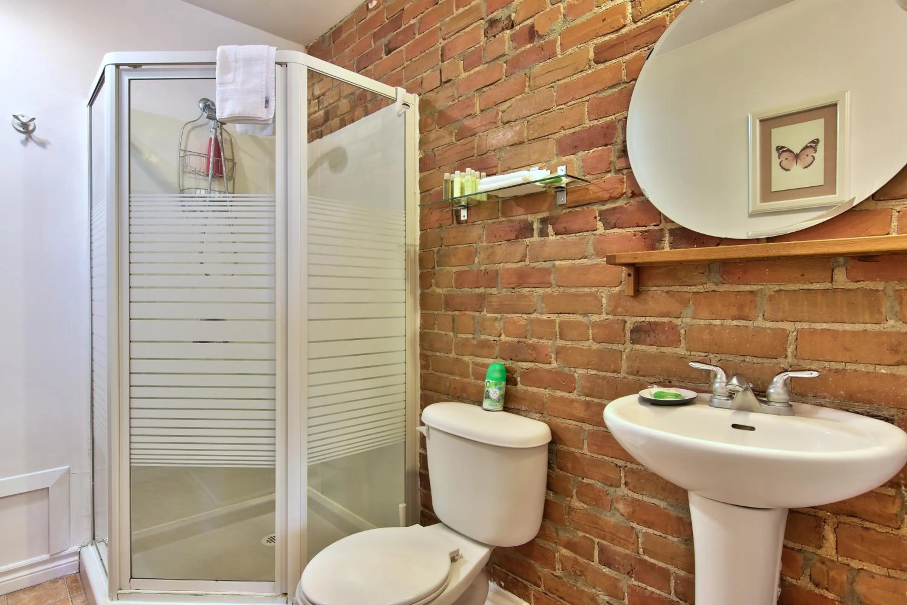 Shower in Apartment et Studio montreal