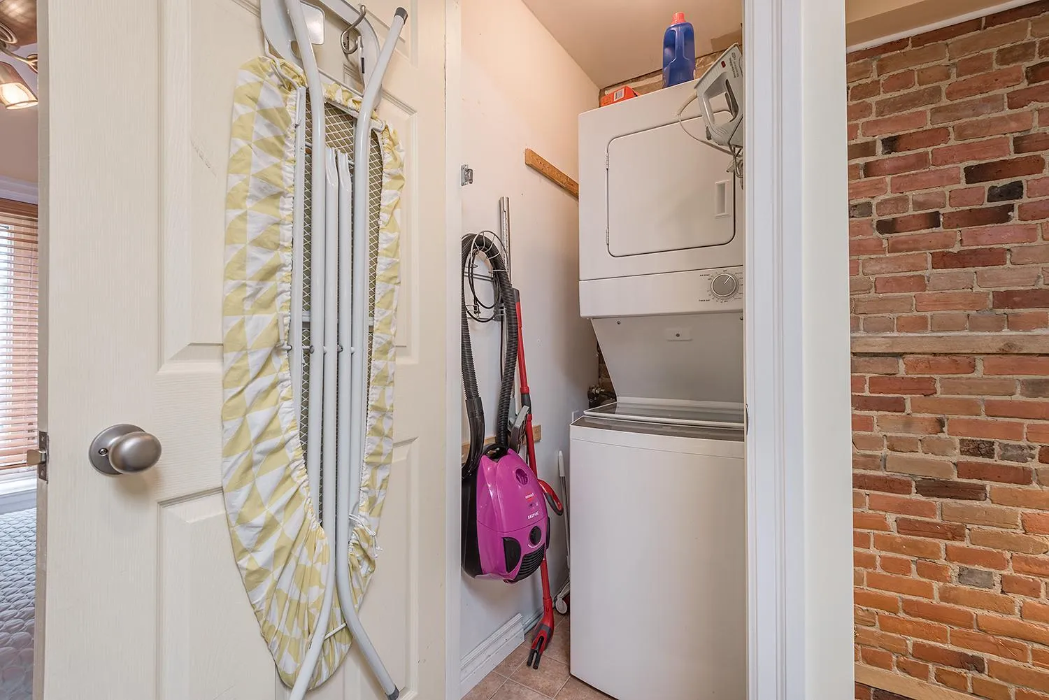 wardrobe in Apartment et Studio montreal